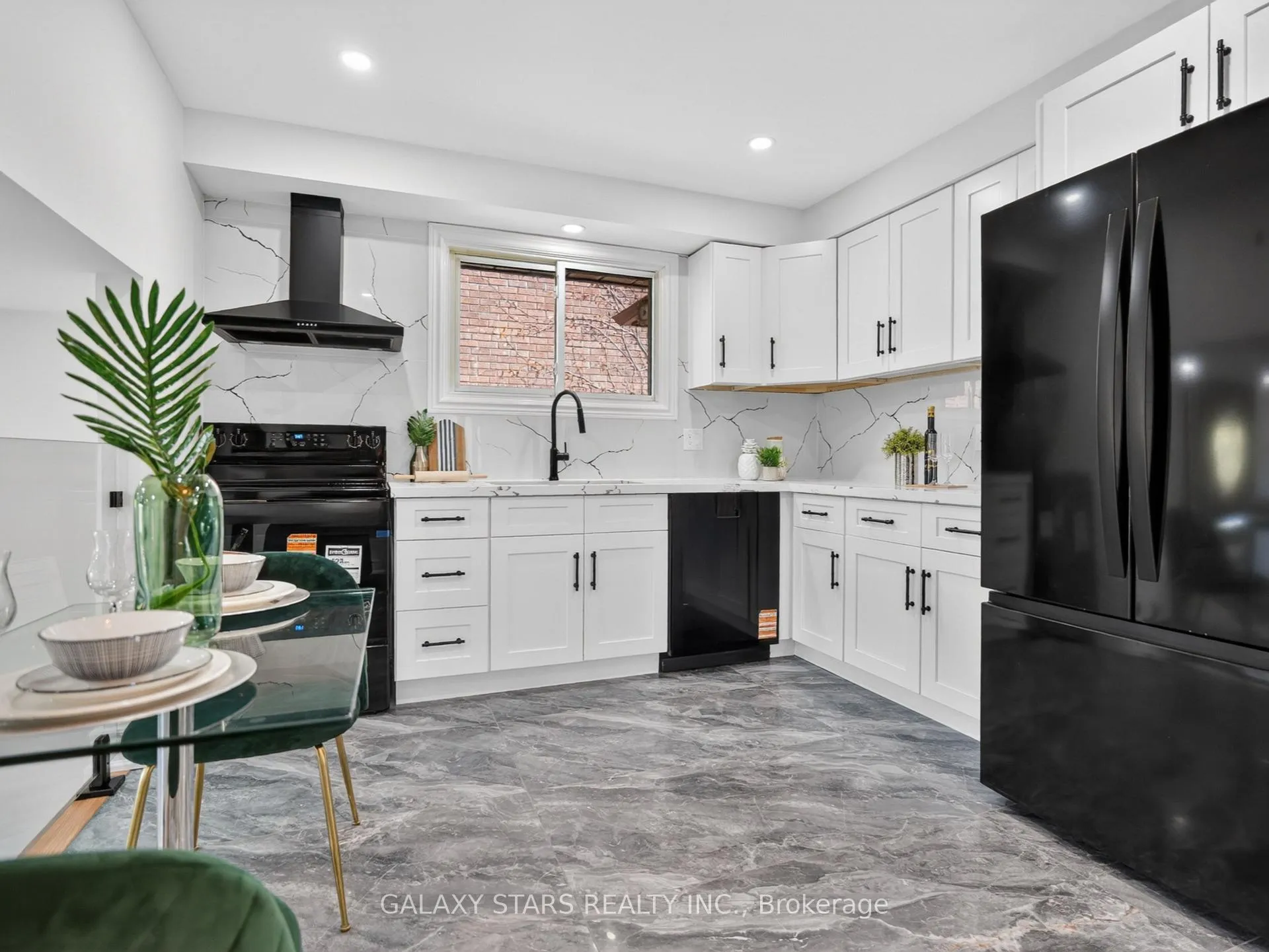 Photo 17 of 330 Cumberland Court, Oshawa, Donevan — HOMEH
