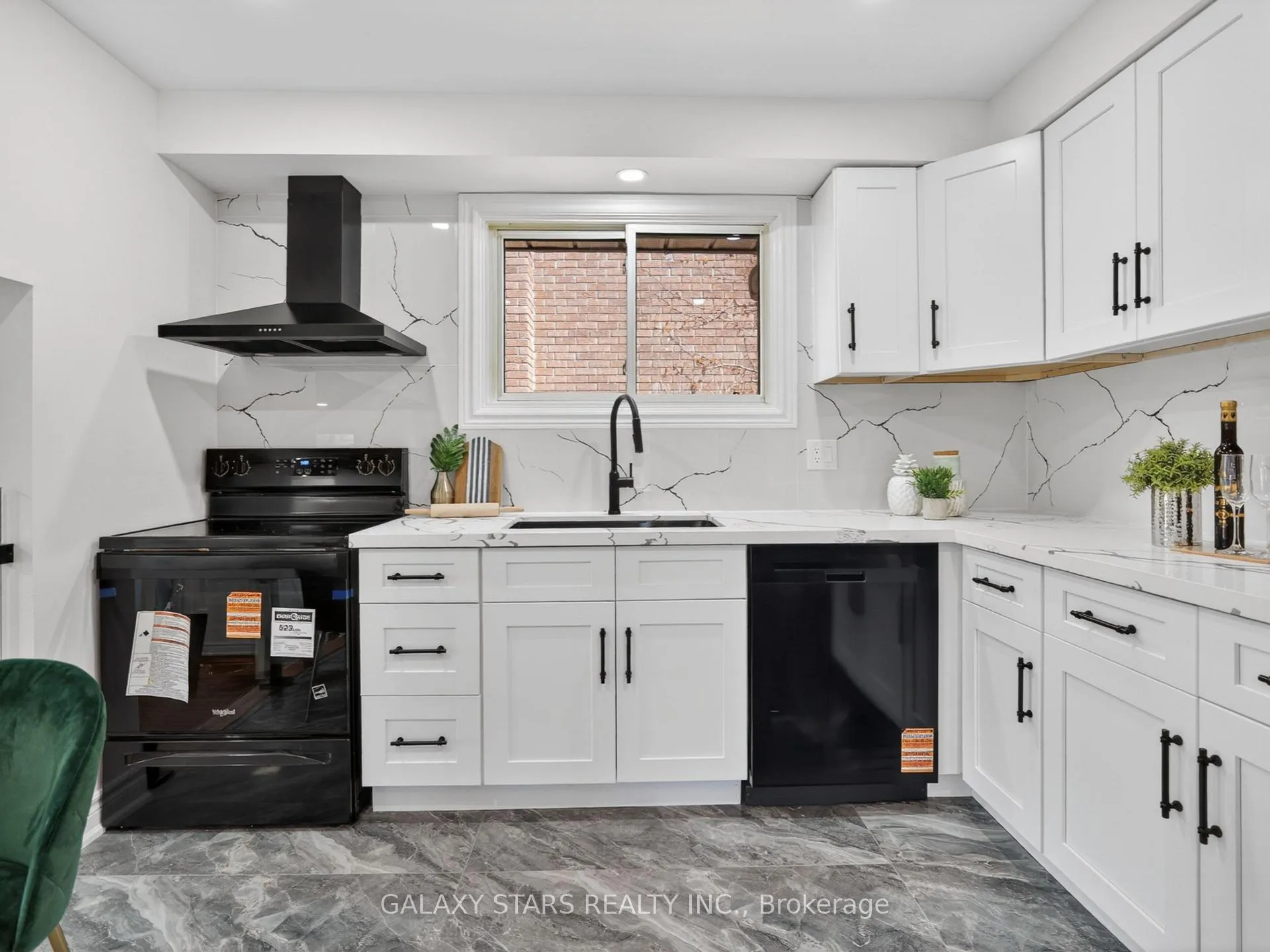 Photo 20 of 330 Cumberland Court, Oshawa, Donevan — HOMEH
