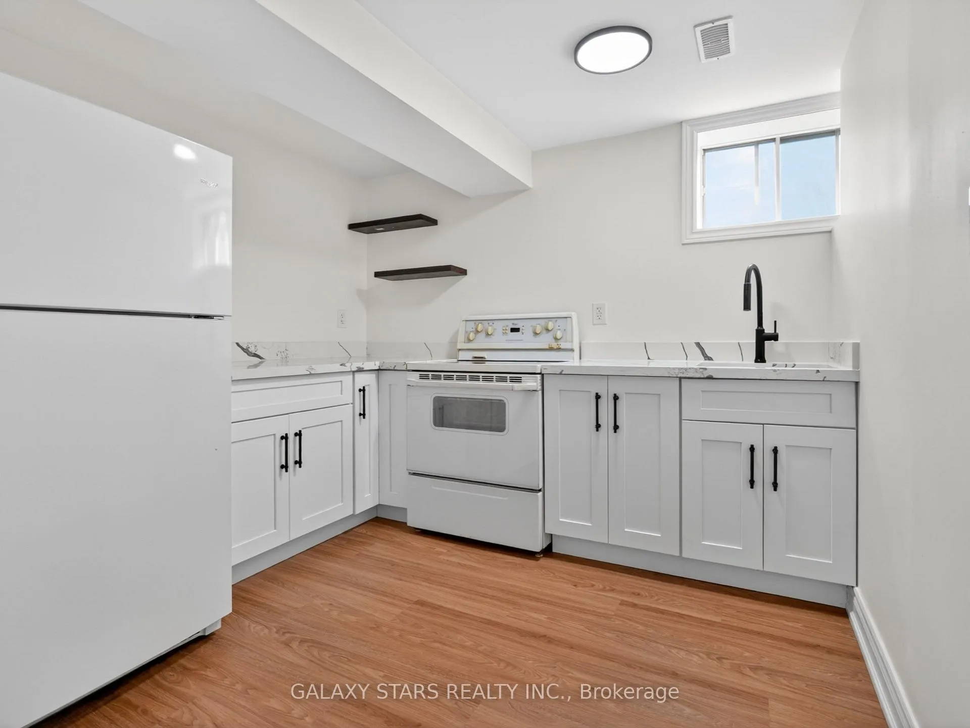 Photo 35 of 330 Cumberland Court, Oshawa, Donevan — HOMEH