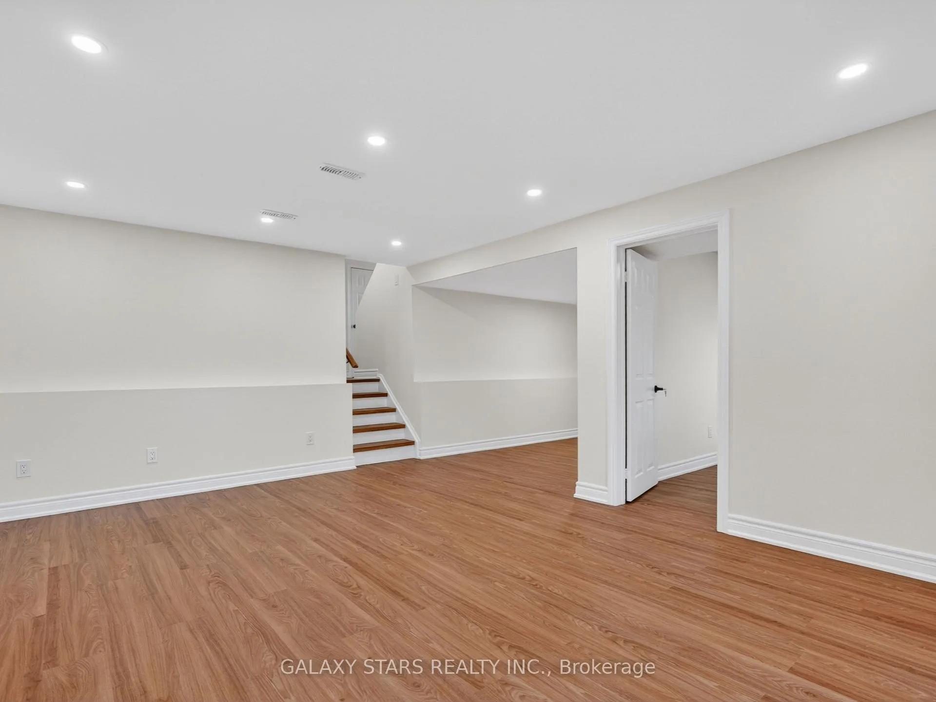 Photo 41 of 330 Cumberland Court, Oshawa, Donevan — HOMEH
