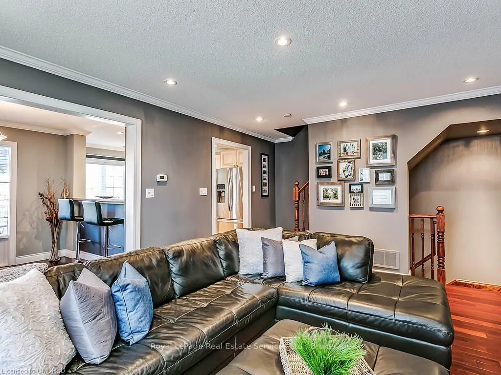 Photo 2 of 3052 Drumloch Avenue, Oakville, Bronte Creek — HOMEH