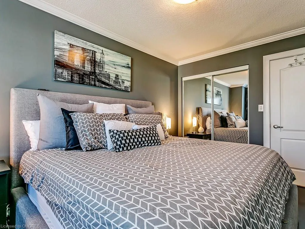 Photo 16 of 3052 Drumloch Avenue, Oakville, Bronte Creek — HOMEH