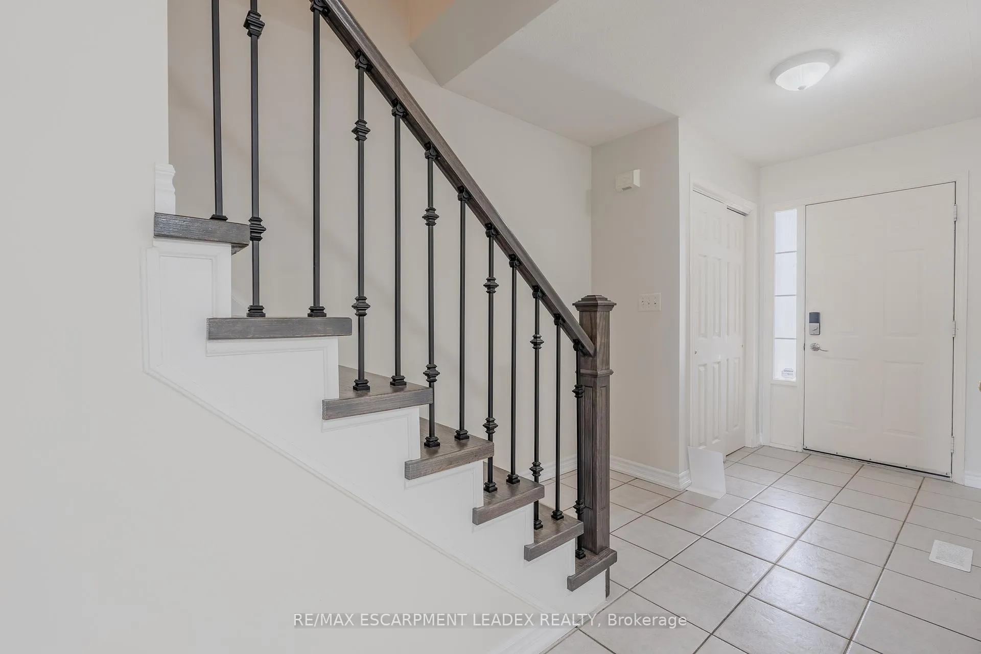 Photo 5 of Unit 2, 171 Highbury Drive, Hamilton, Stoney Creek Mountain — HOMEH