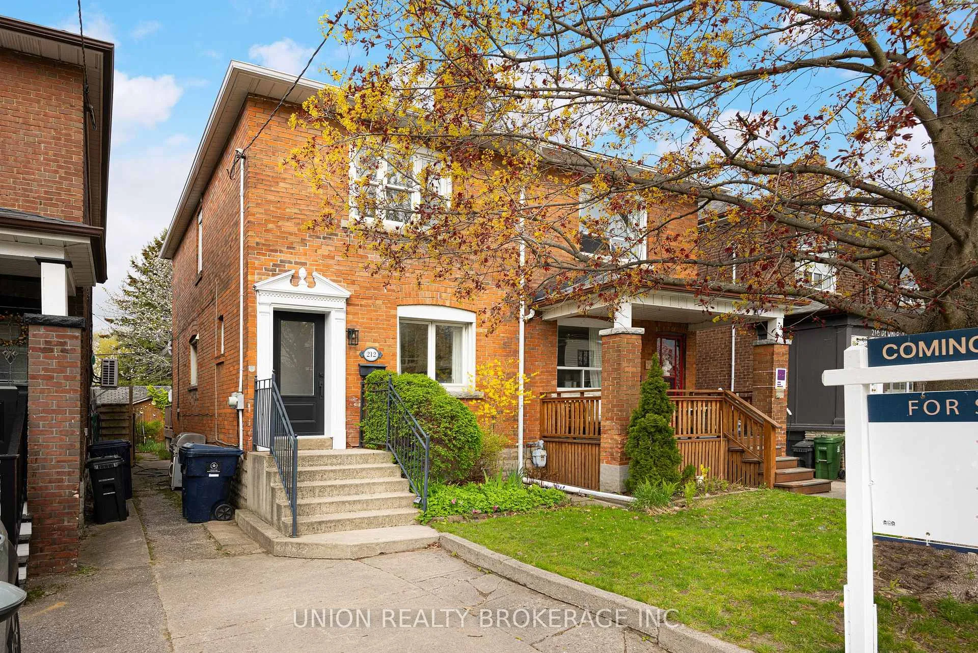 Photo 2 of 212 Dewhurst Boulevard, Toronto, Danforth Village-East York — HOMEH