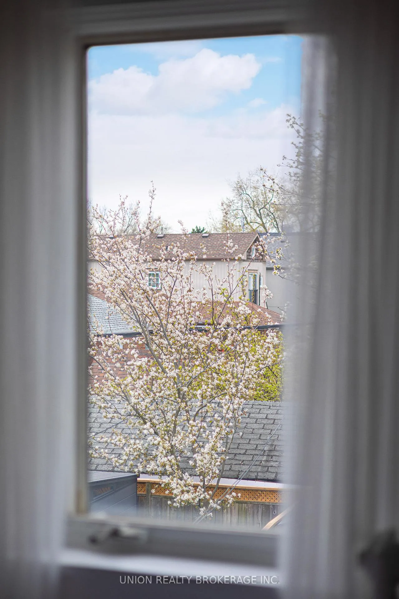 Photo 23 of 212 Dewhurst Boulevard, Toronto, Danforth Village-East York — HOMEH