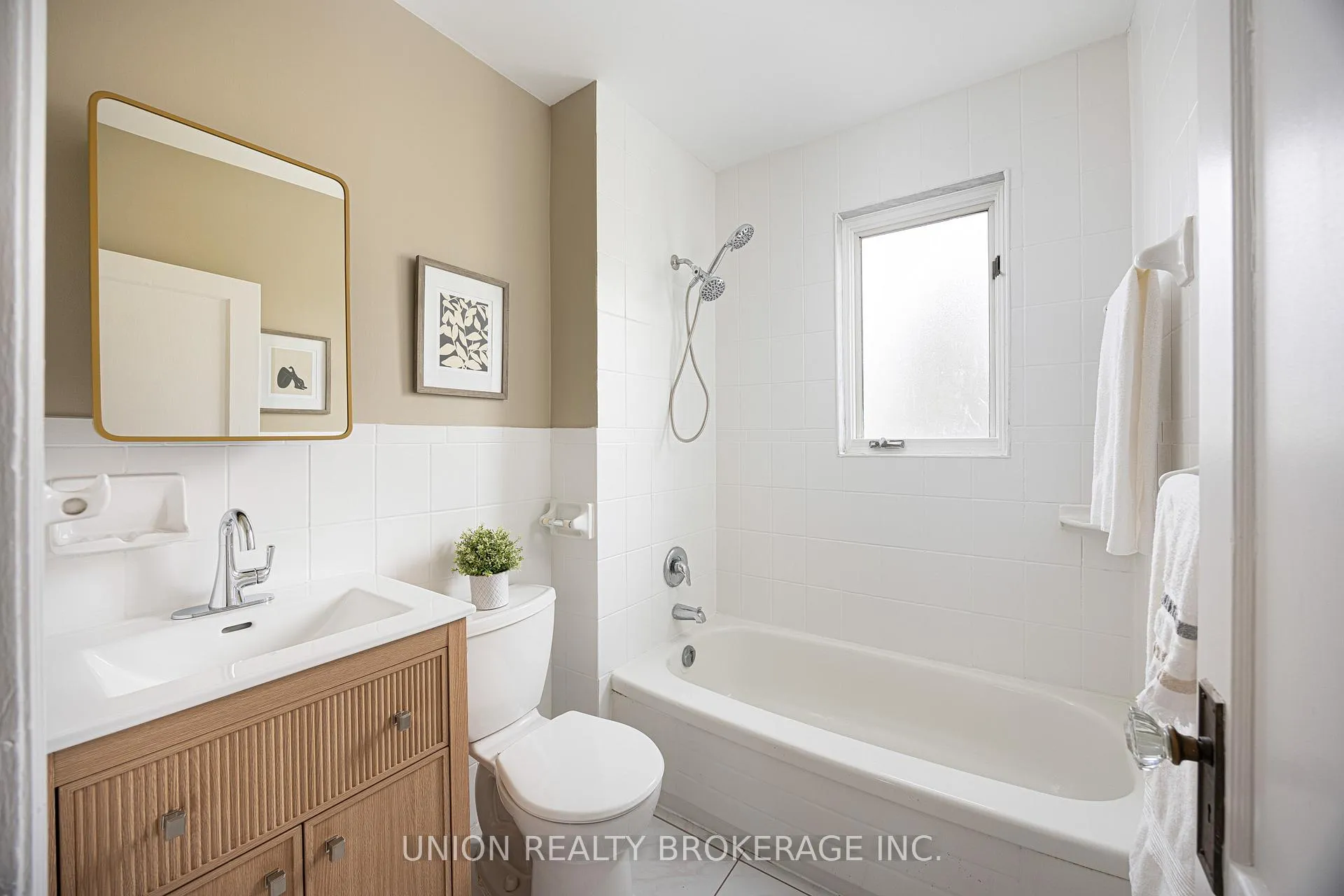 Photo 25 of 212 Dewhurst Boulevard, Toronto, Danforth Village-East York — HOMEH
