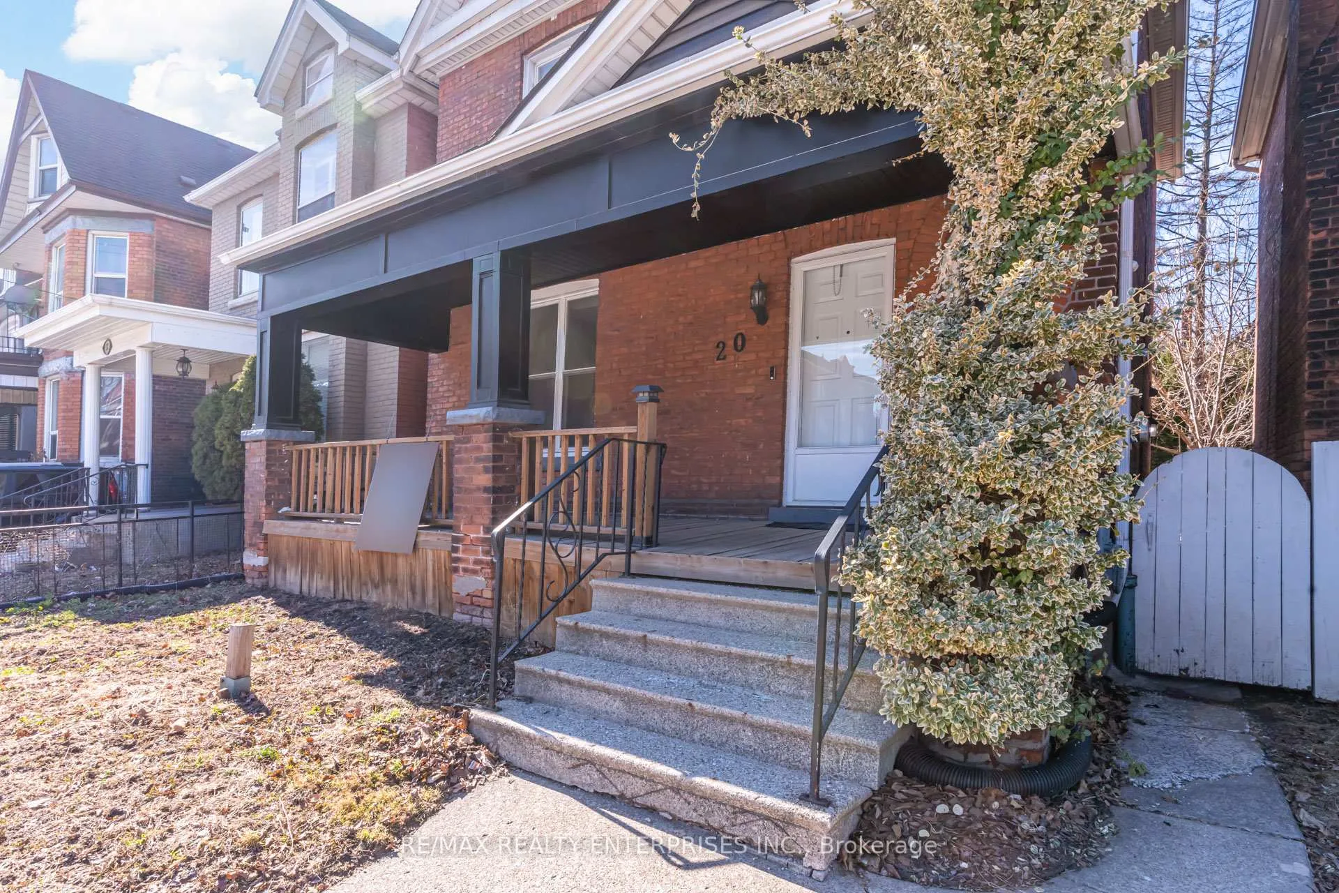 Photo 2 of 20 Sherman Avenue S, Hamilton, Gibson — HOMEH