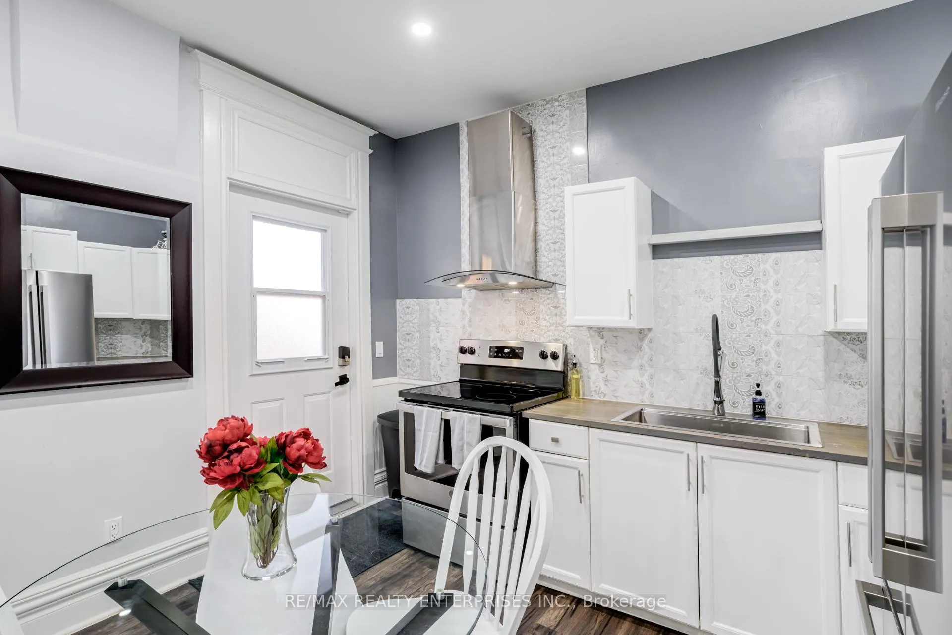 Photo 9 of 20 Sherman Avenue S, Hamilton, Gibson — HOMEH