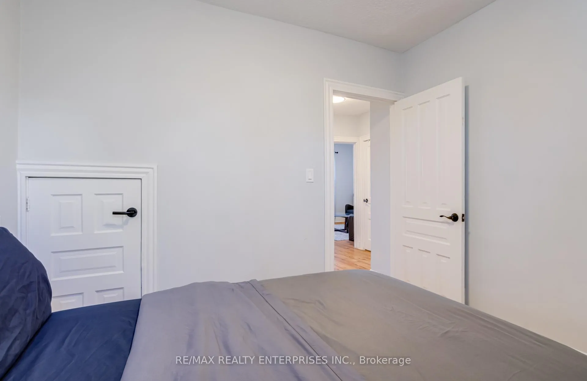 Photo 21 of 20 Sherman Avenue S, Hamilton, Gibson — HOMEH