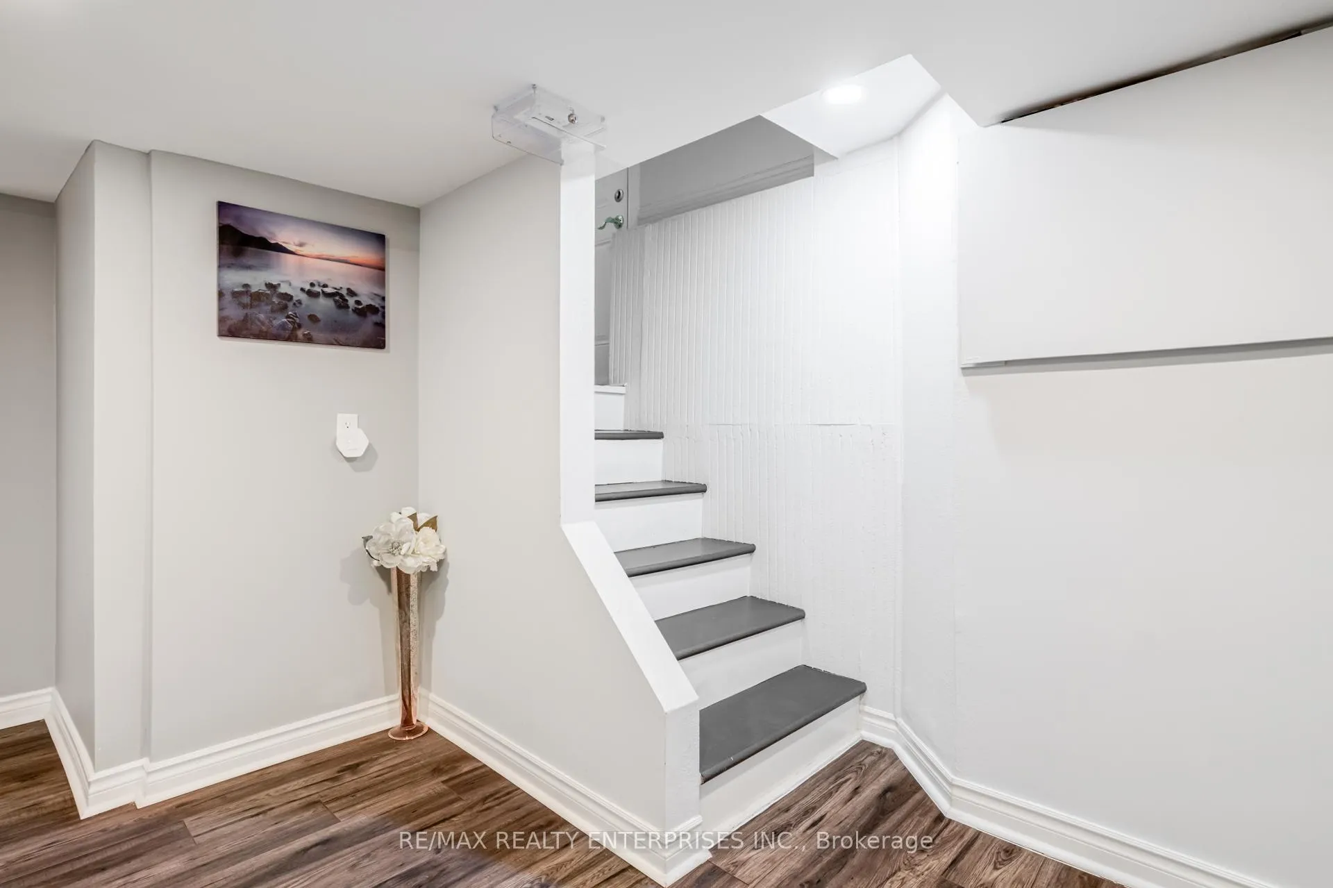 Photo 29 of 20 Sherman Avenue S, Hamilton, Gibson — HOMEH