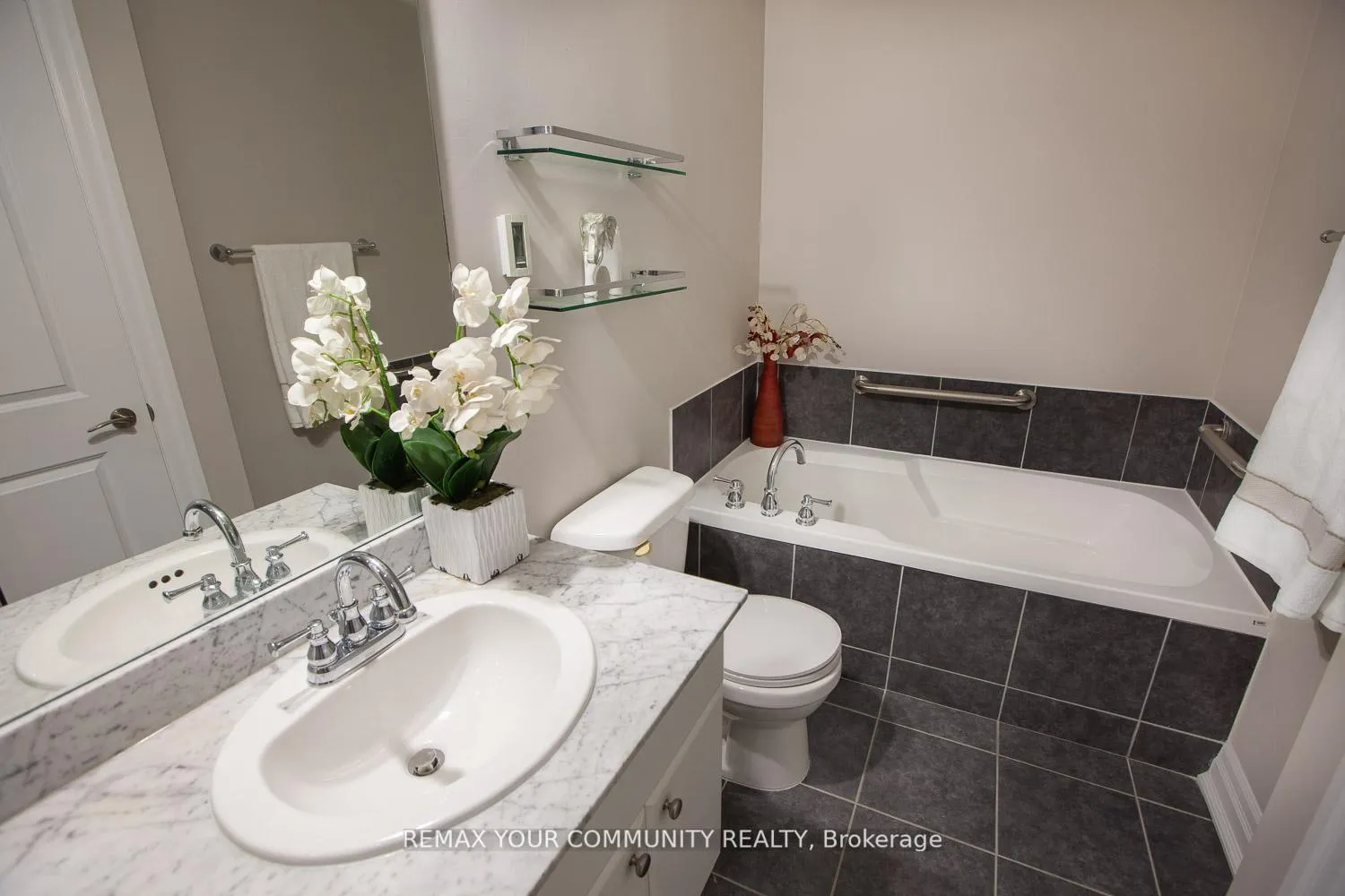 Photo 20 of Unit 413, 180 John West Way, Aurora, Bayview Wellington — HOMEH