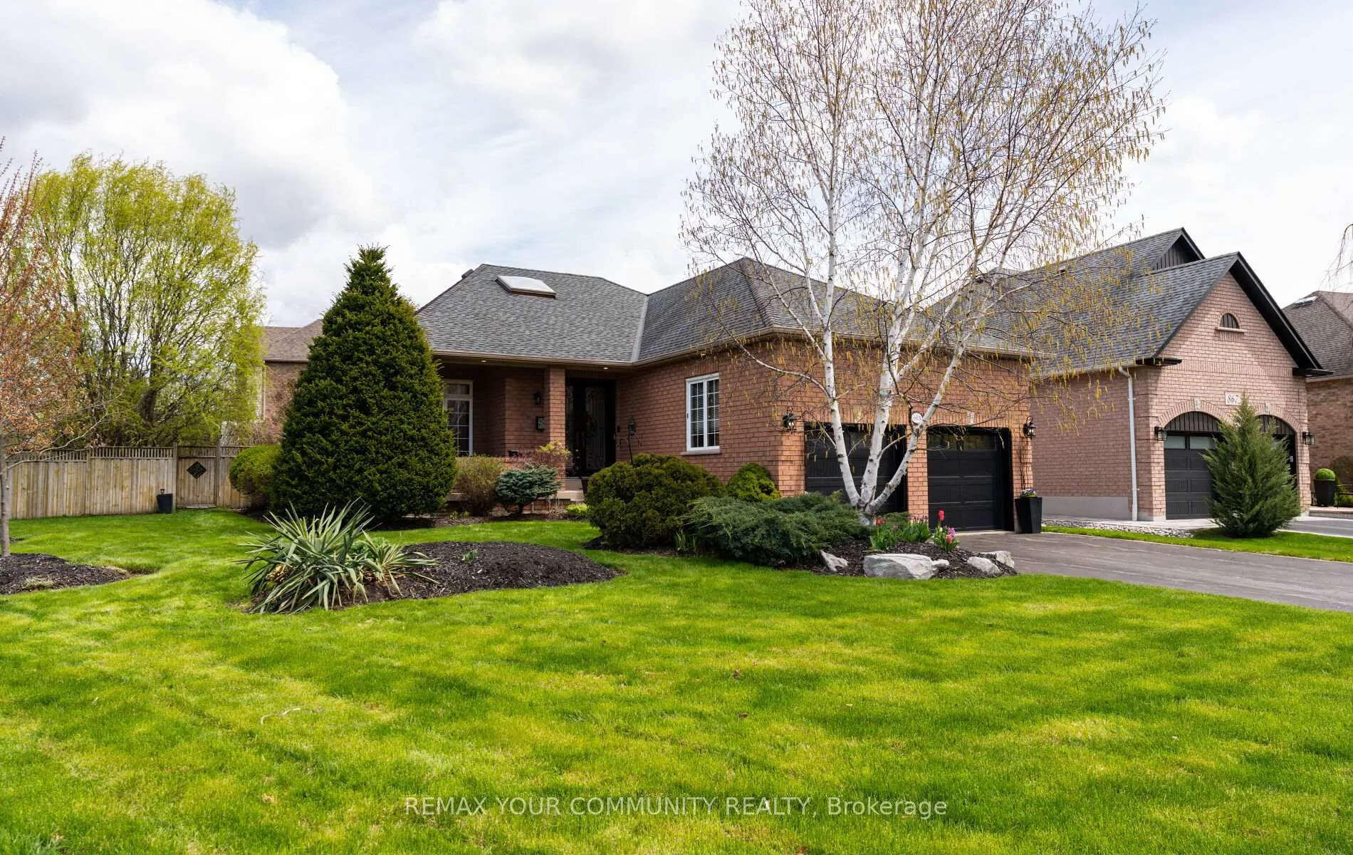 Photo 2 of 863 Shadrach Drive, Newmarket, Stonehaven-Wyndham — HOMEH