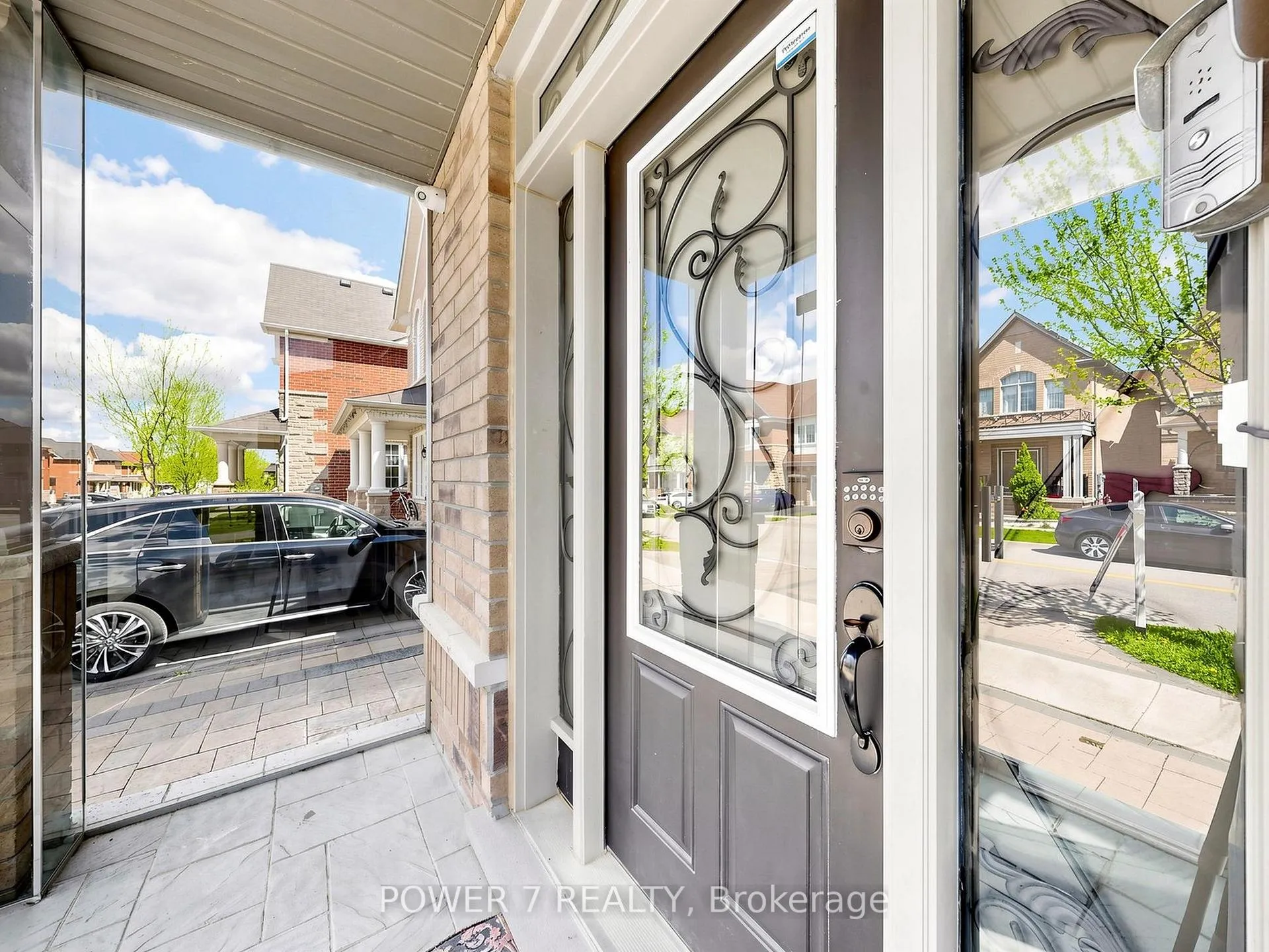 Photo 5 of 143 Beckett Avenue, Markham, Berczy — HOMEH