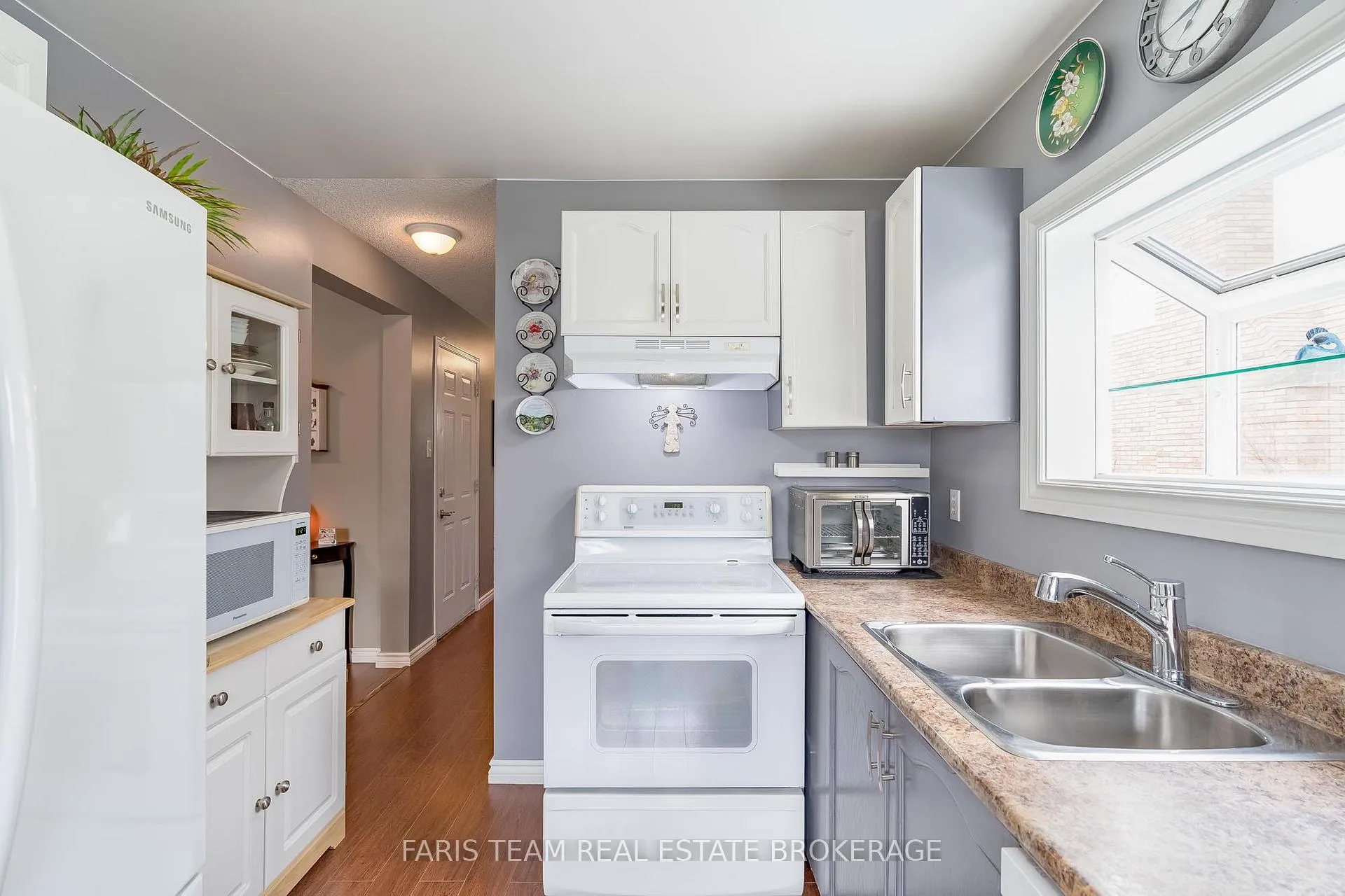 Photo 6 of 534 Wellington Street, Midland — HOMEH