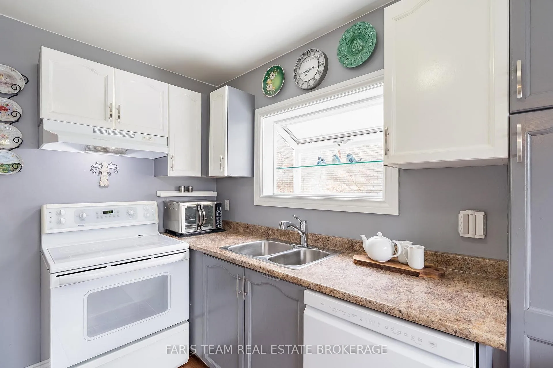 Photo 7 of 534 Wellington Street, Midland — HOMEH