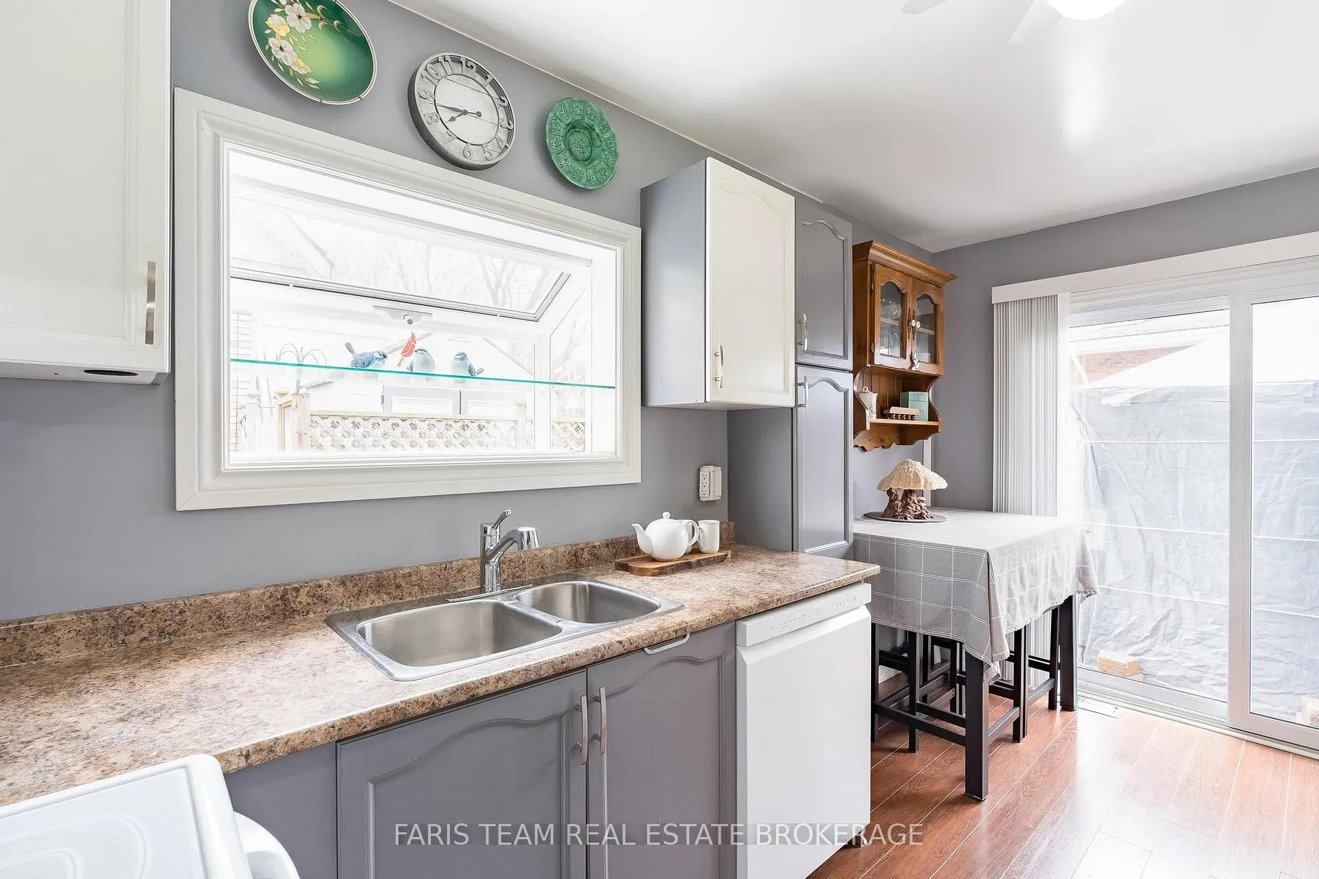Photo 9 of 534 Wellington Street, Midland — HOMEH