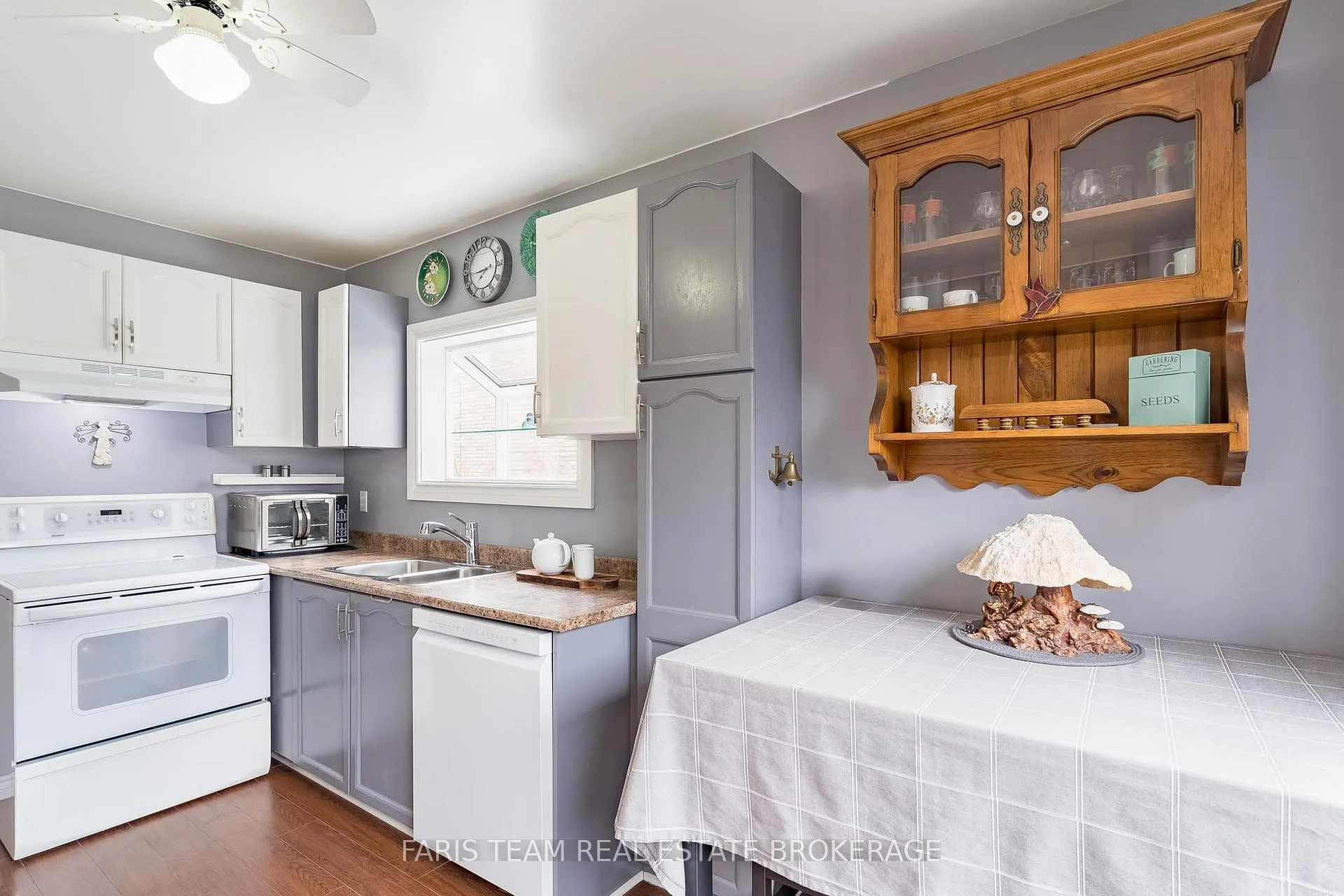 Photo 10 of 534 Wellington Street, Midland — HOMEH
