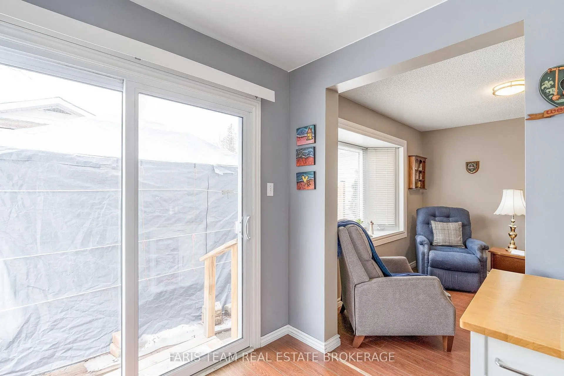 Photo 11 of 534 Wellington Street, Midland — HOMEH
