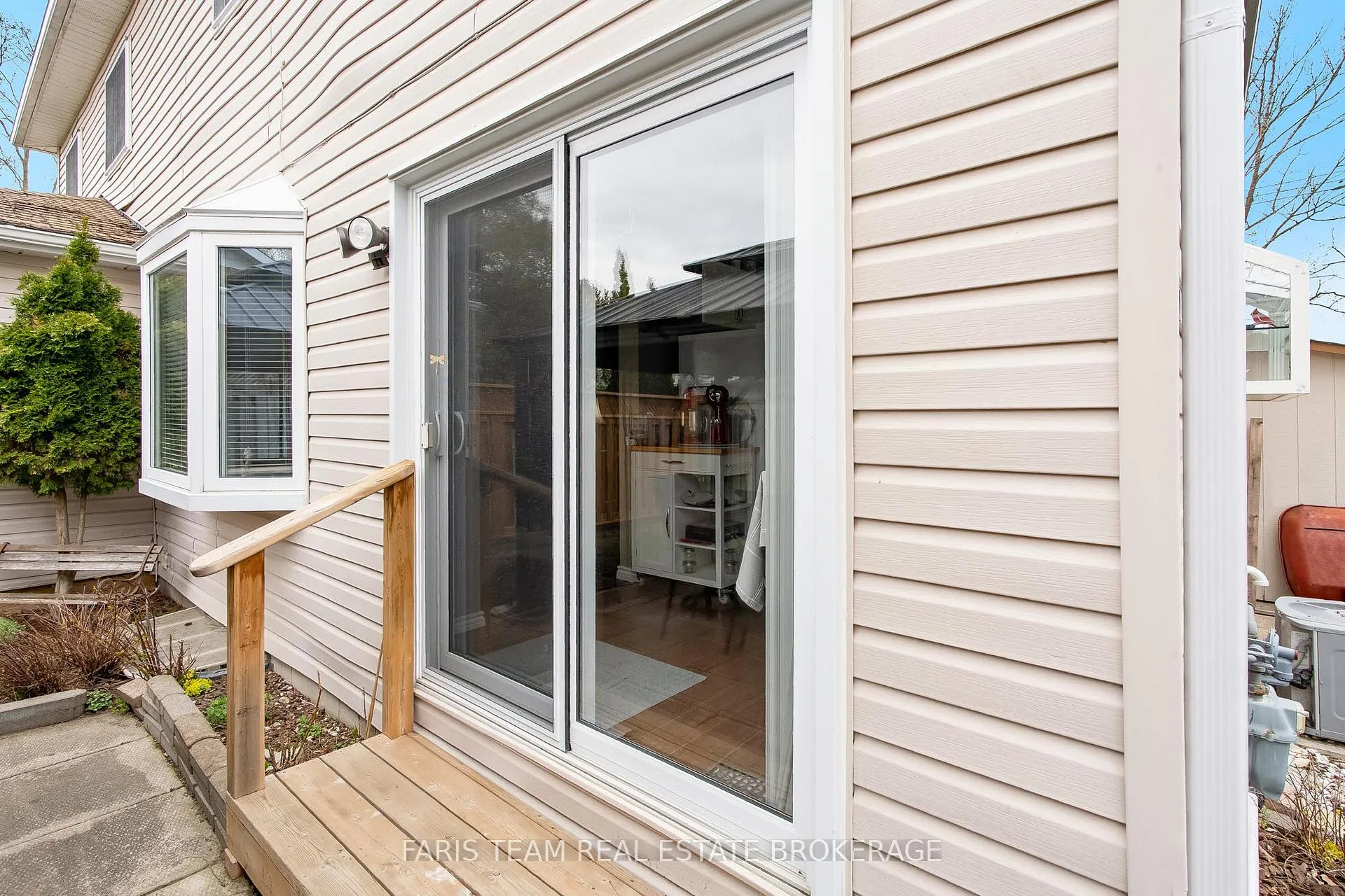 Photo 27 of 534 Wellington Street, Midland — HOMEH