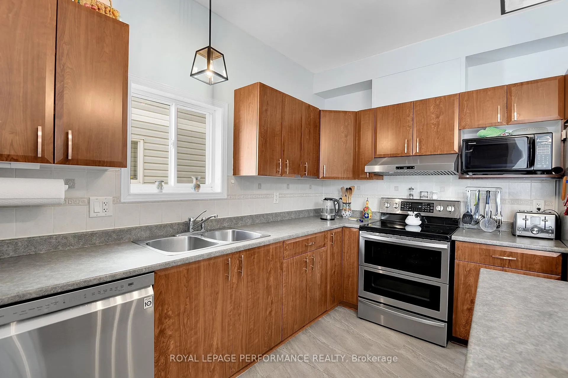 Photo 11 of 317 Parkin Circle, Ottawa, Blossom Park/Kemp Park/Findlay Creek — HOMEH