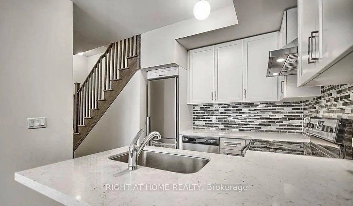 Photo 4 of Unit 111, 600 Alex Gardner Circle, Aurora, Aurora Village — HOMEH