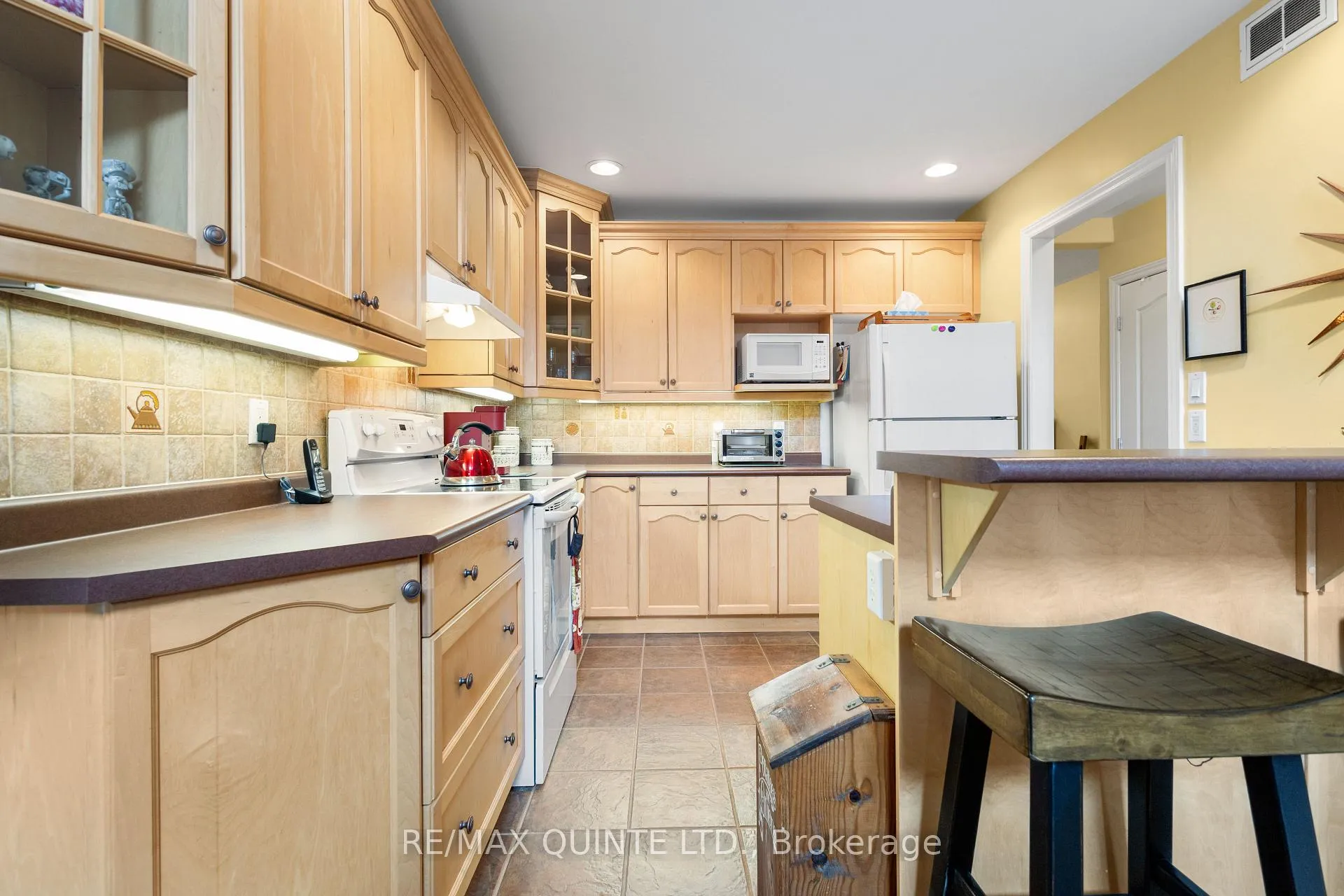 Photo 15 of Unit 16, 25 Heartwood Drive, Belleville, Belleville Ward — HOMEH