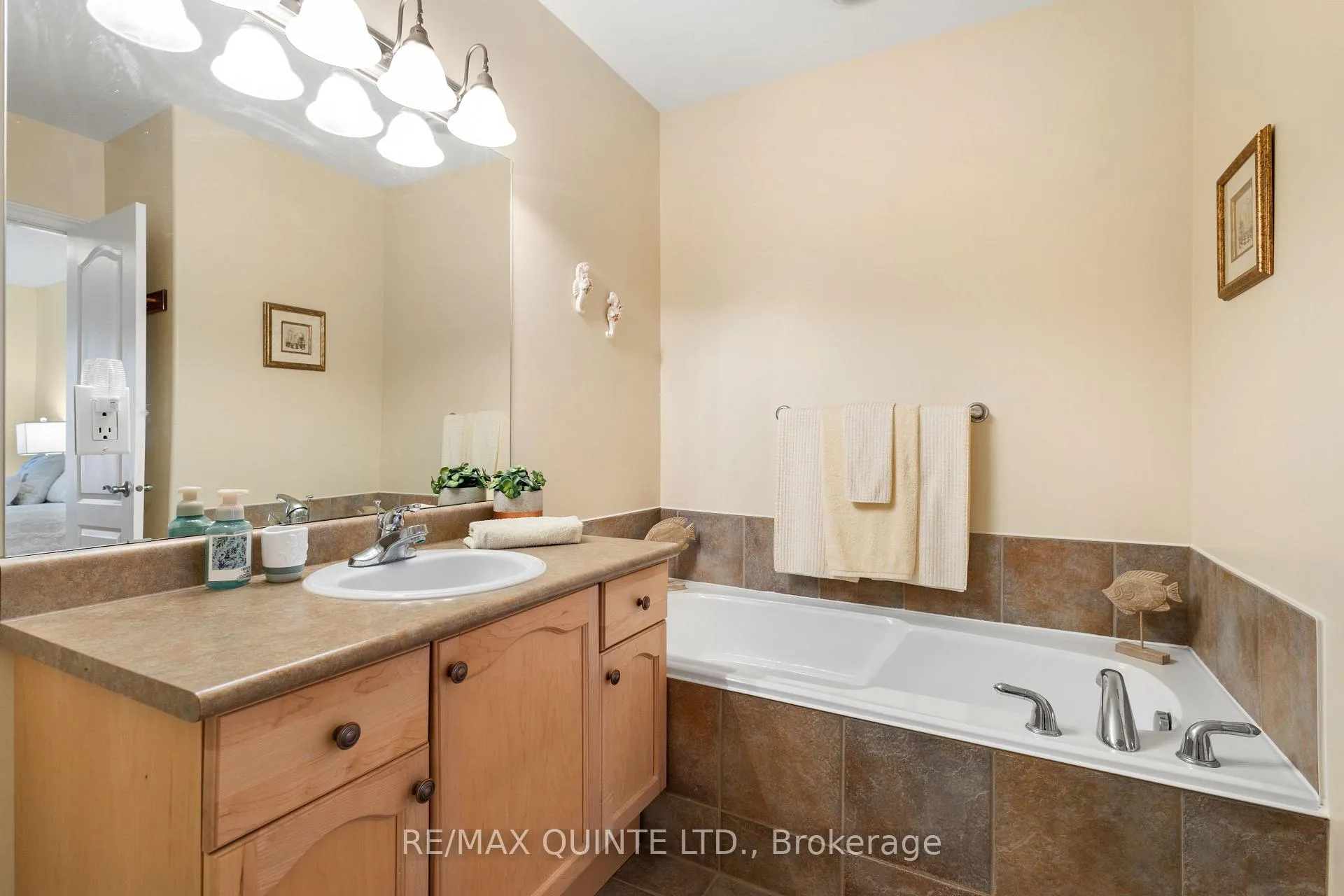 Photo 29 of Unit 16, 25 Heartwood Drive, Belleville, Belleville Ward — HOMEH