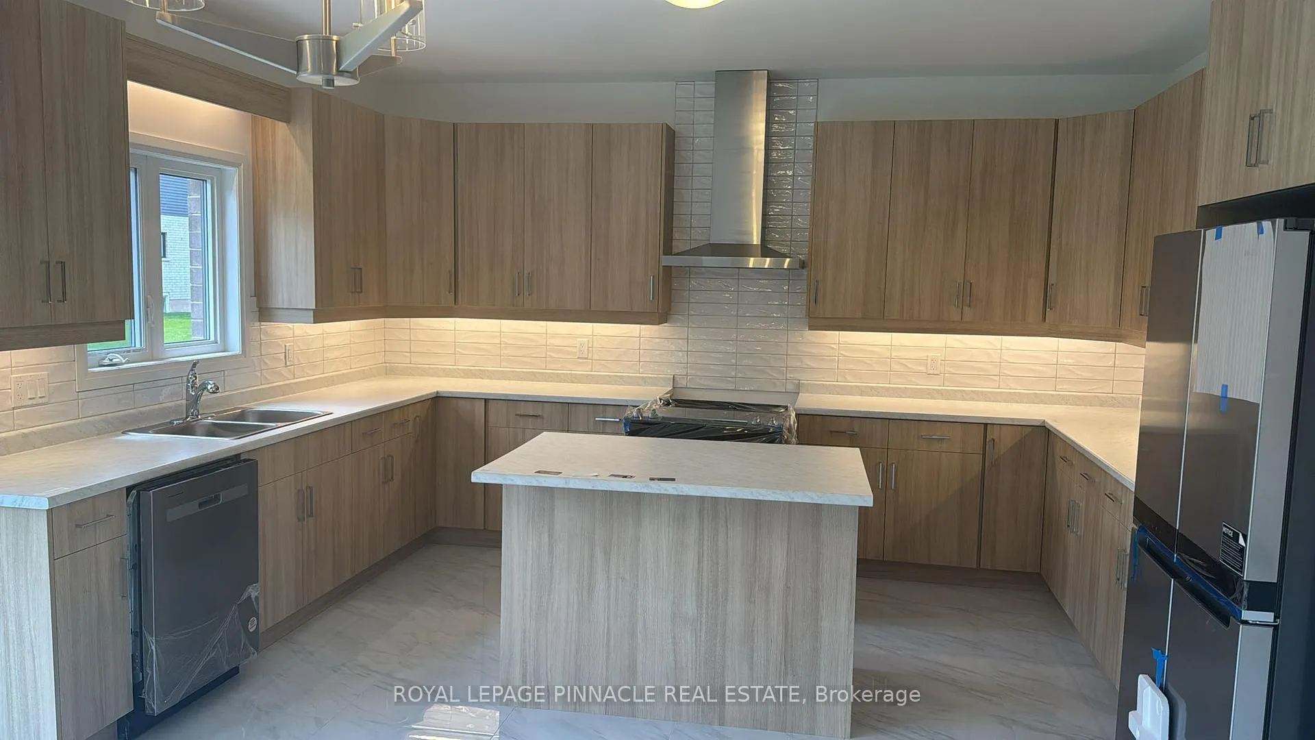 Photo 10 of 96 Acacia Road, Pelham, Fonthill — HOMEH