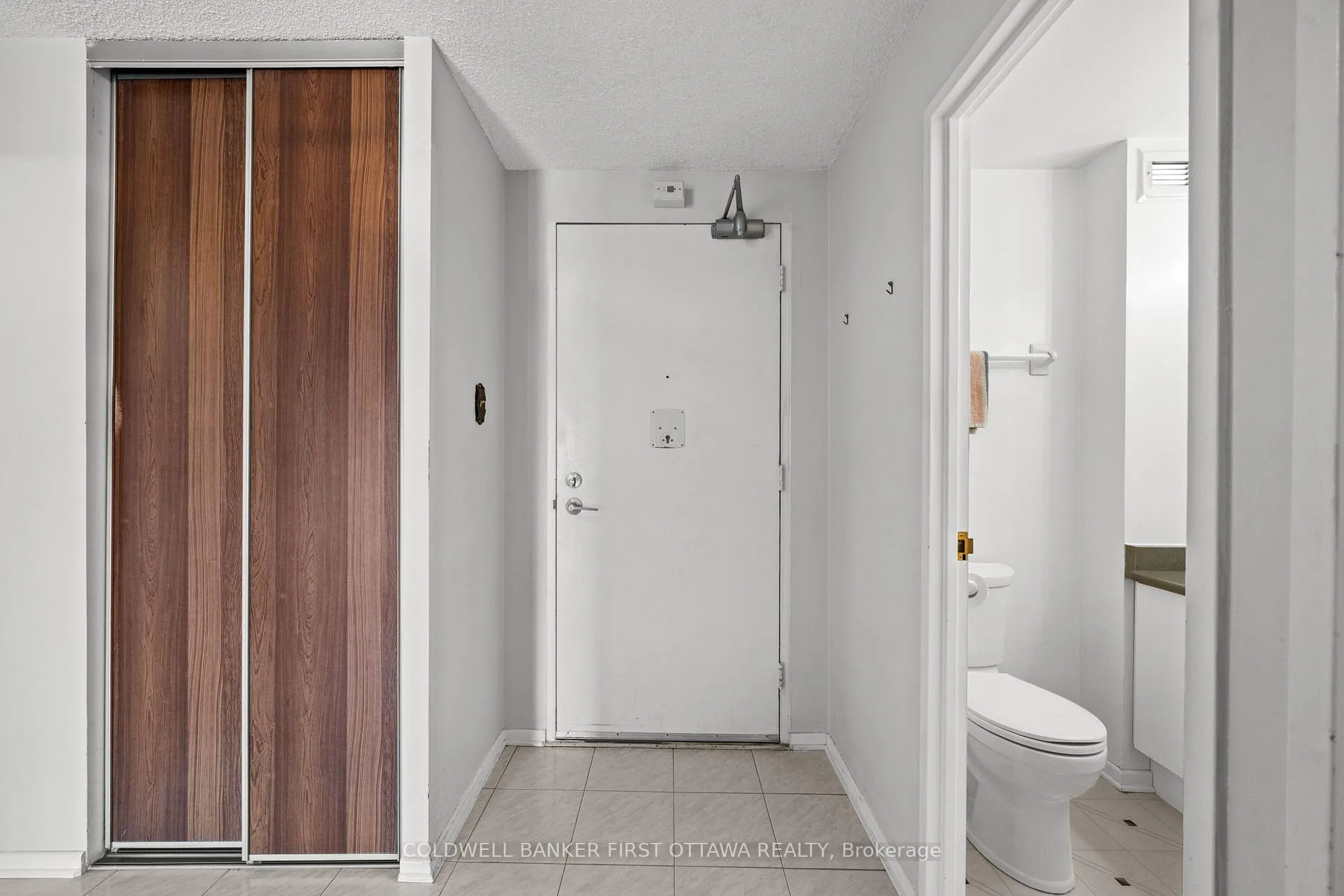 Photo 3 of Unit 411, 1100 Ambleside Drive, Ottawa, Woodroffe — HOMEH