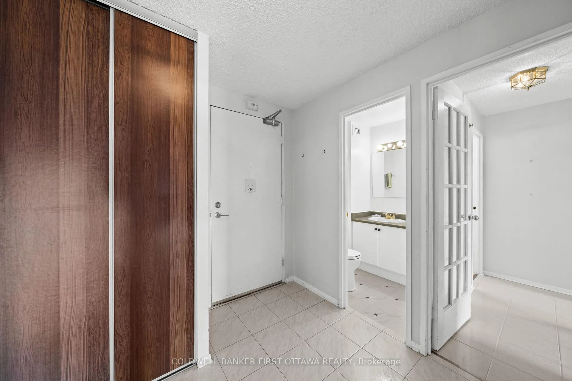 Photo 4 of Unit 411, 1100 Ambleside Drive, Ottawa, Woodroffe — HOMEH