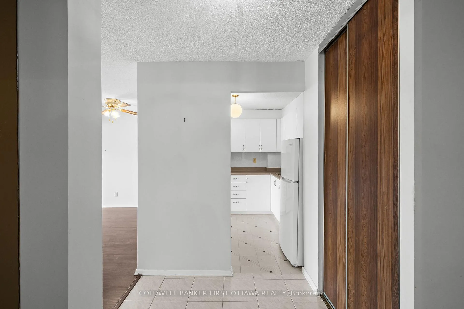 Photo 5 of Unit 411, 1100 Ambleside Drive, Ottawa, Woodroffe — HOMEH