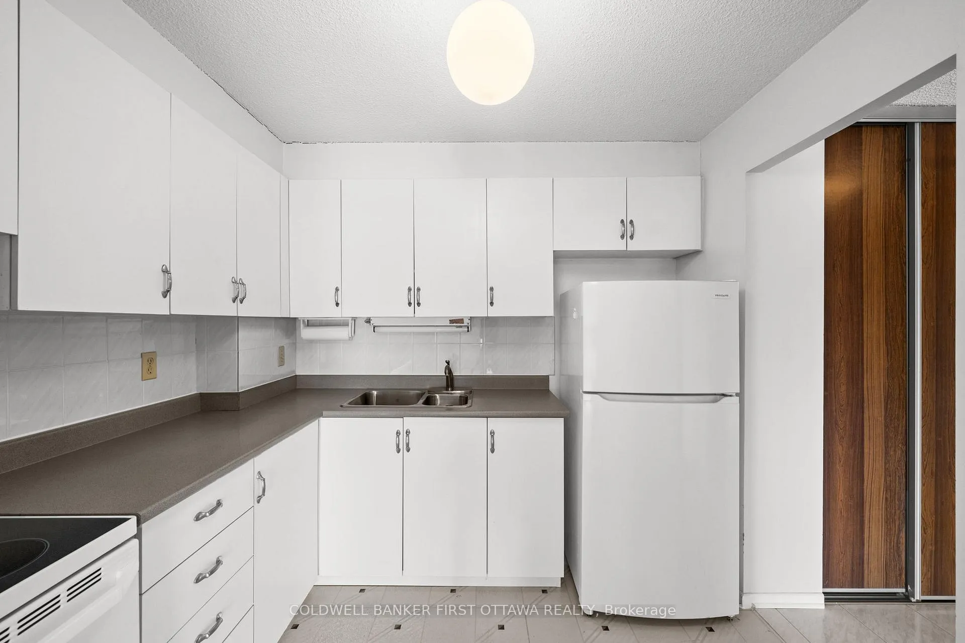 Photo 9 of Unit 411, 1100 Ambleside Drive, Ottawa, Woodroffe — HOMEH
