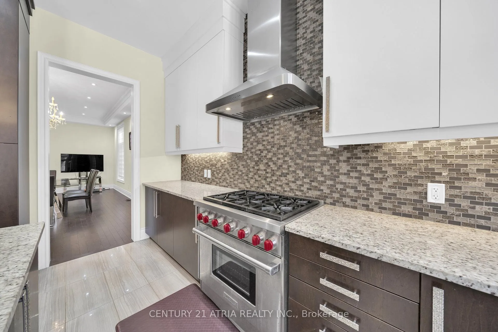 Photo 5 of 20 Baldry Avenue, Vaughan, Patterson — HOMEH