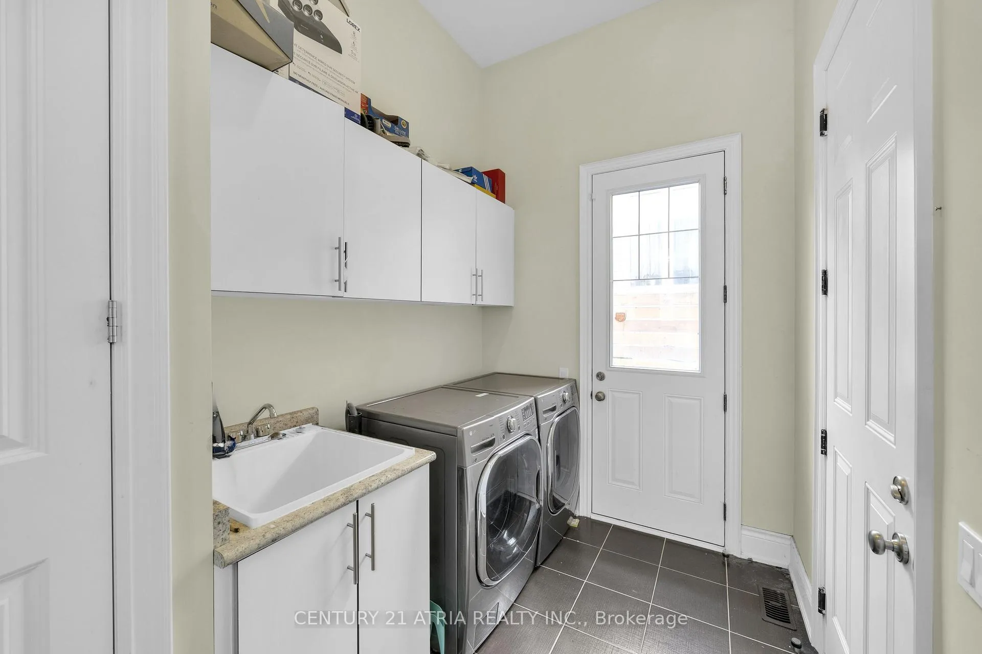 Photo 6 of 20 Baldry Avenue, Vaughan, Patterson — HOMEH