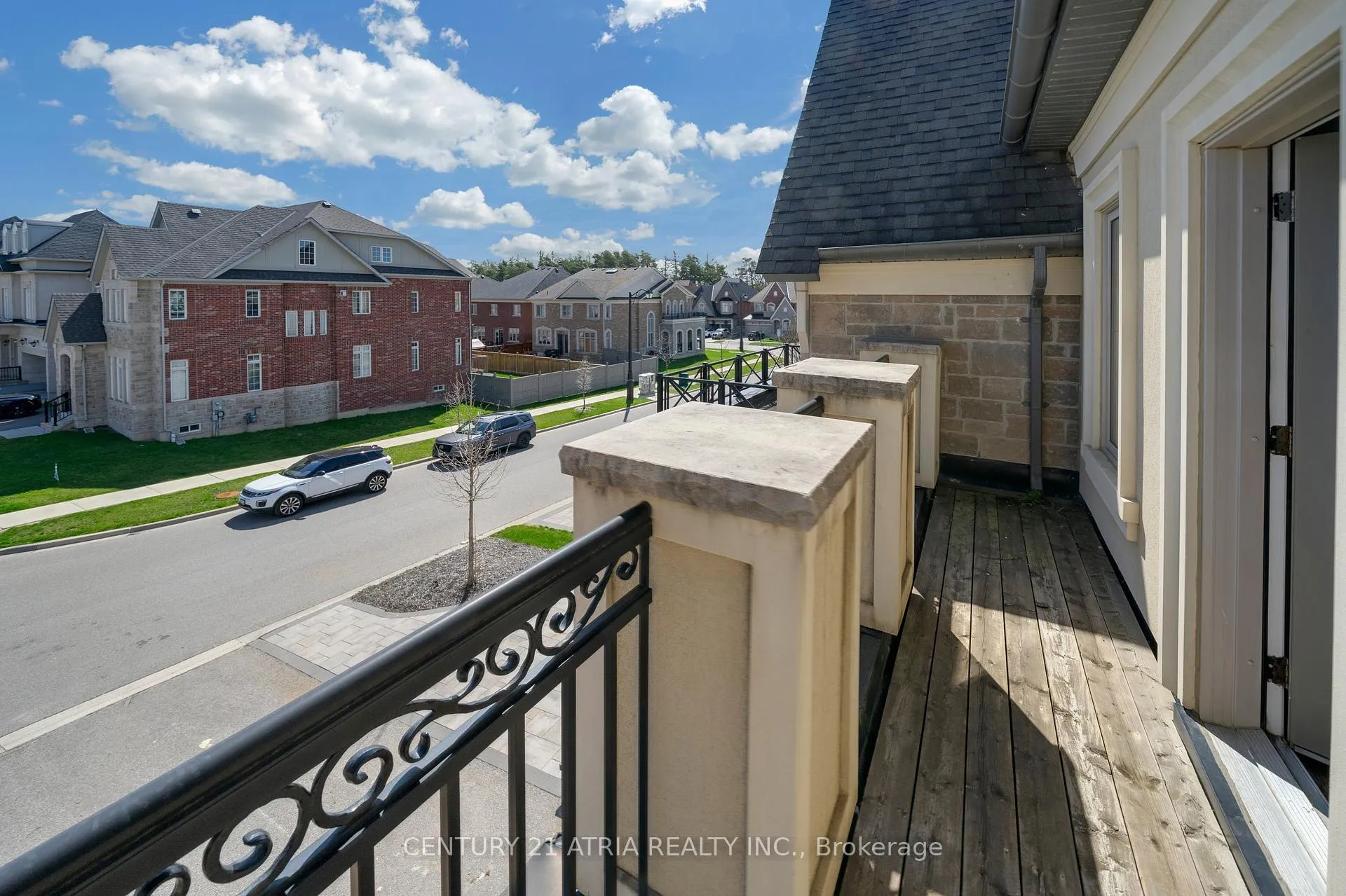 Photo 11 of 20 Baldry Avenue, Vaughan, Patterson — HOMEH