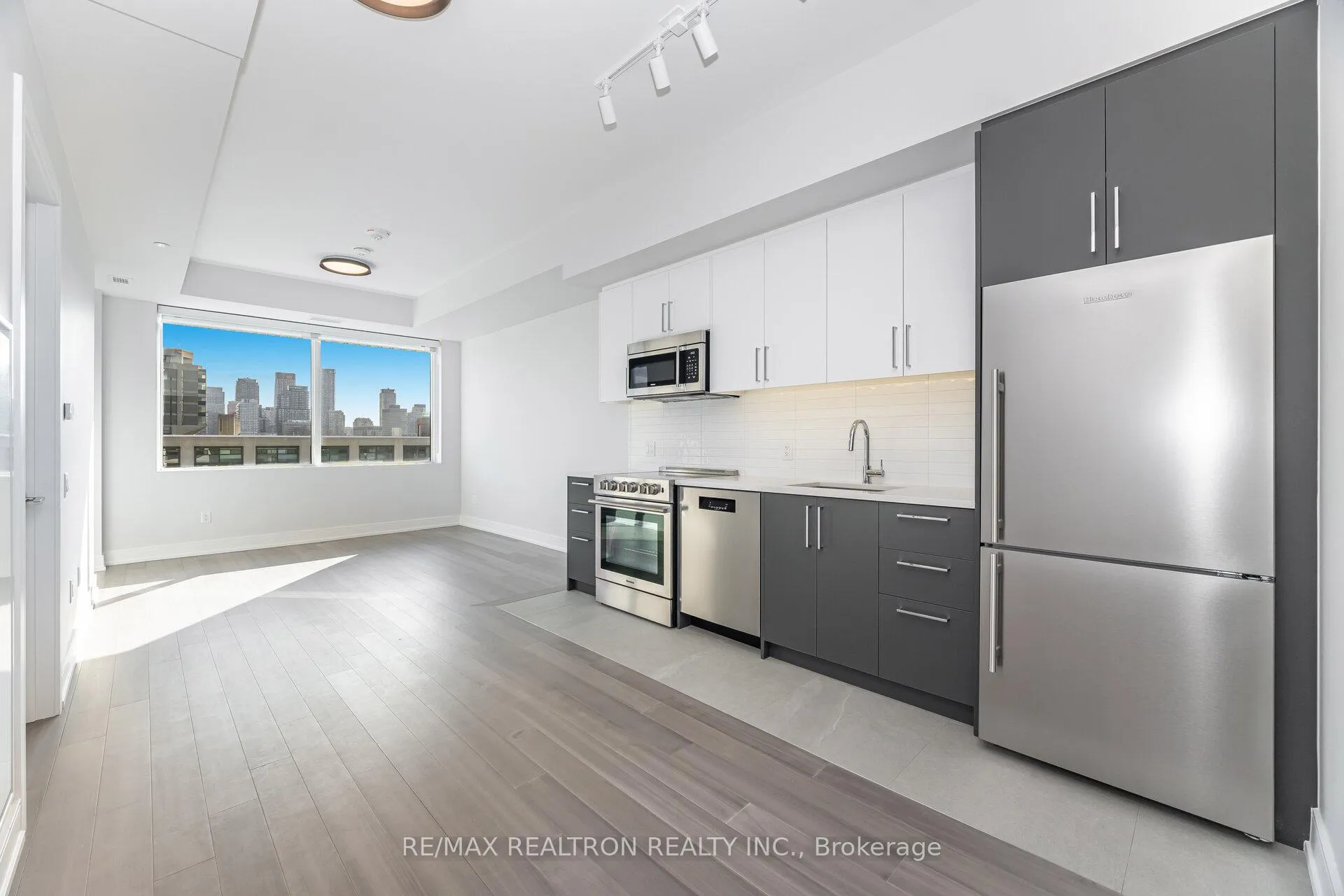 Photo 1 of Unit 608, 664 Spadina Avenue, Toronto, University — HOMEH