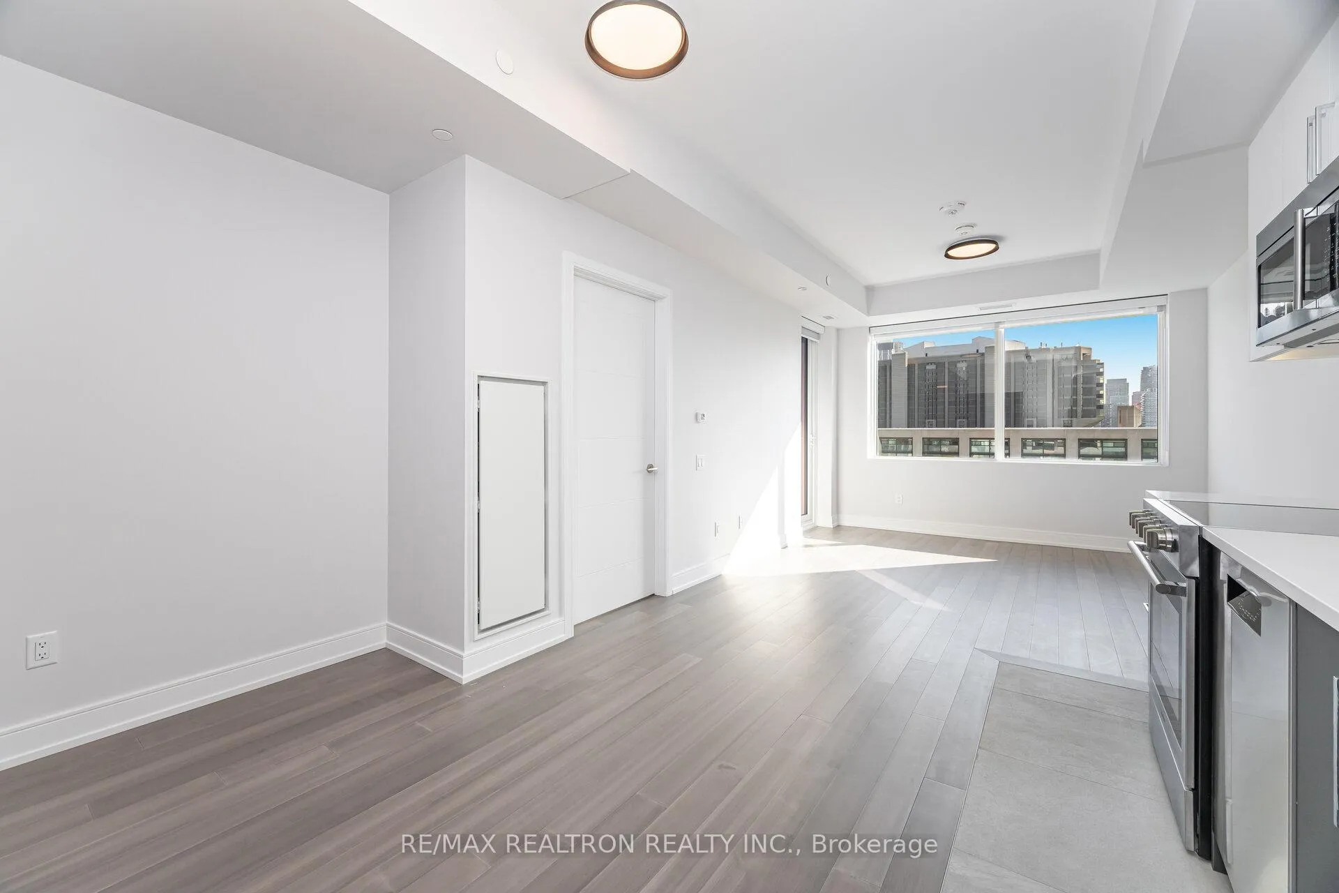 Photo 2 of Unit 608, 664 Spadina Avenue, Toronto, University — HOMEH