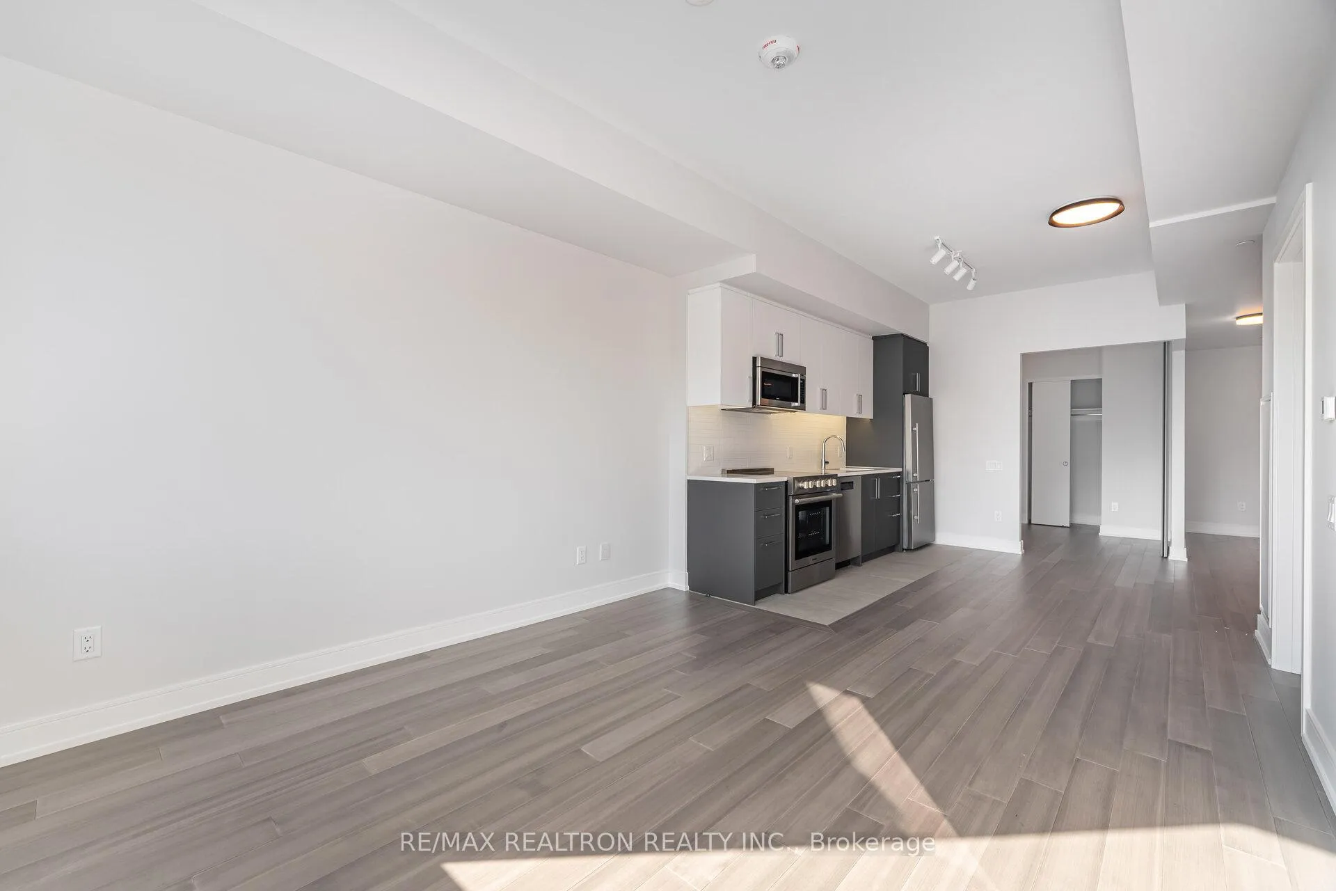 Photo 4 of Unit 608, 664 Spadina Avenue, Toronto, University — HOMEH