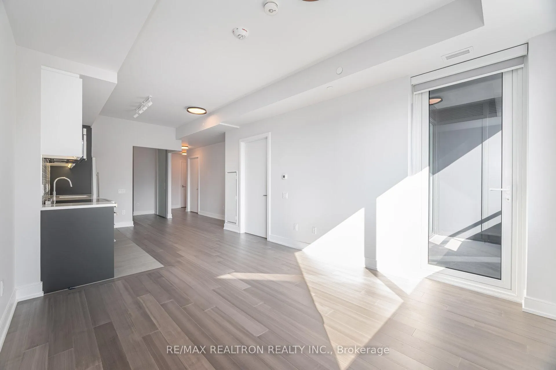 Photo 5 of Unit 608, 664 Spadina Avenue, Toronto, University — HOMEH
