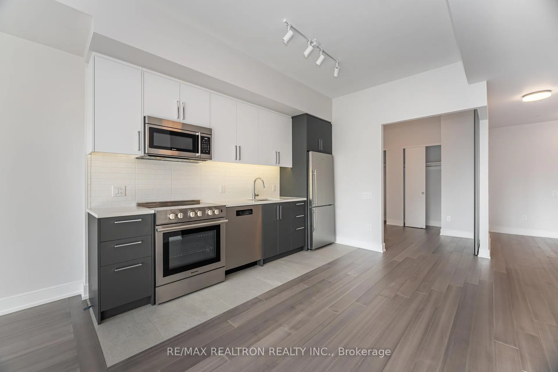Photo 6 of Unit 608, 664 Spadina Avenue, Toronto, University — HOMEH