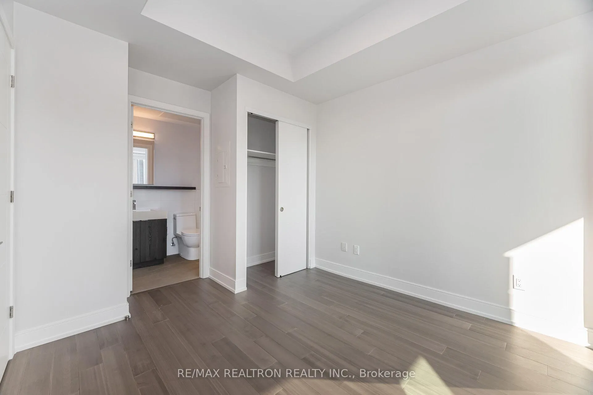 Photo 9 of Unit 608, 664 Spadina Avenue, Toronto, University — HOMEH