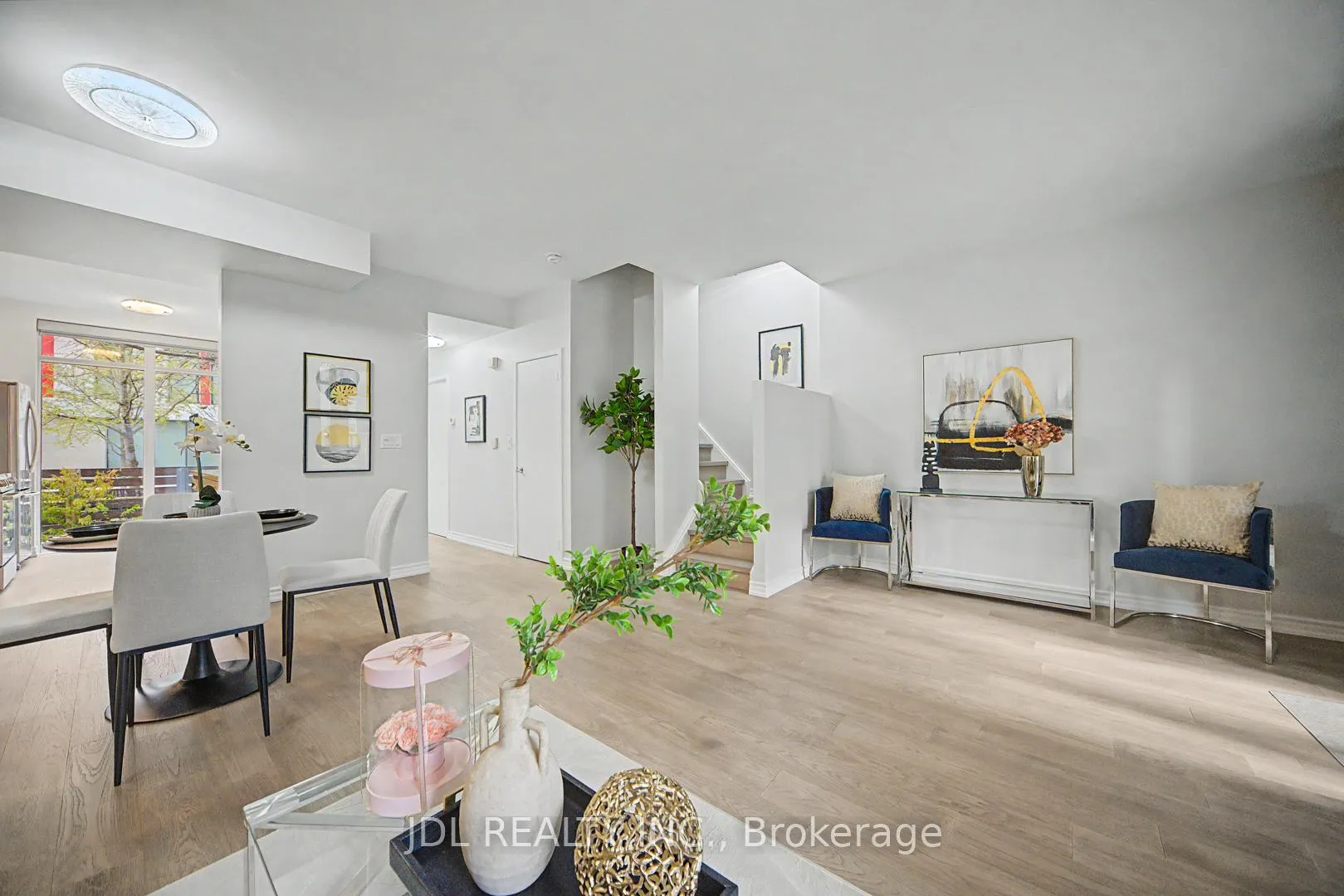 Photo 4 of Unit Th8, 31 Brunel Court, Toronto, Waterfront Communities — HOMEH