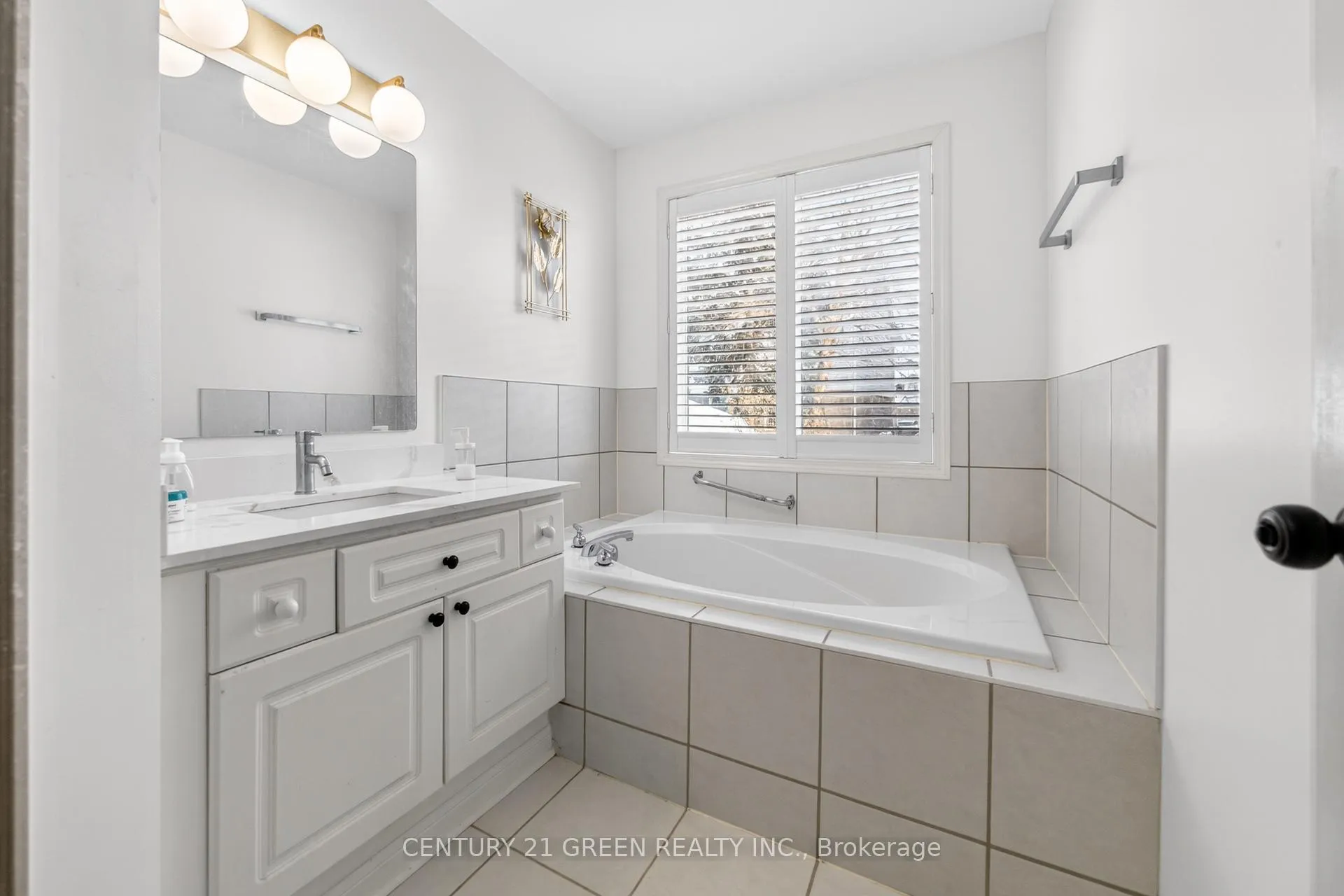 Photo 25 of 1666 Allan Crescent, Milton, Beaty — HOMEH