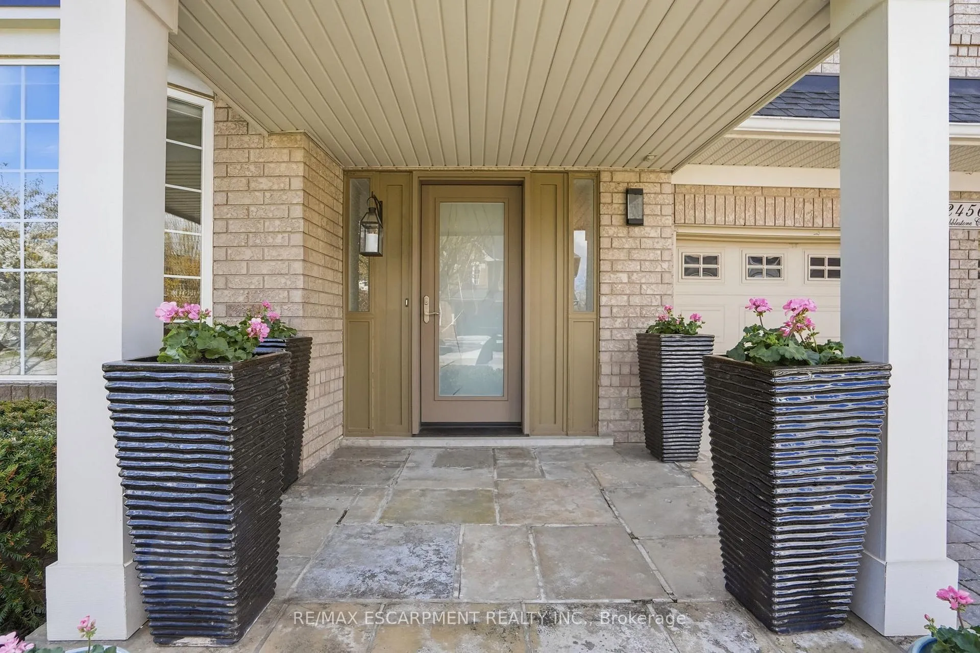 Photo 3 of 2456 Pebblestone Court, Oakville, West Oak Trails — HOMEH