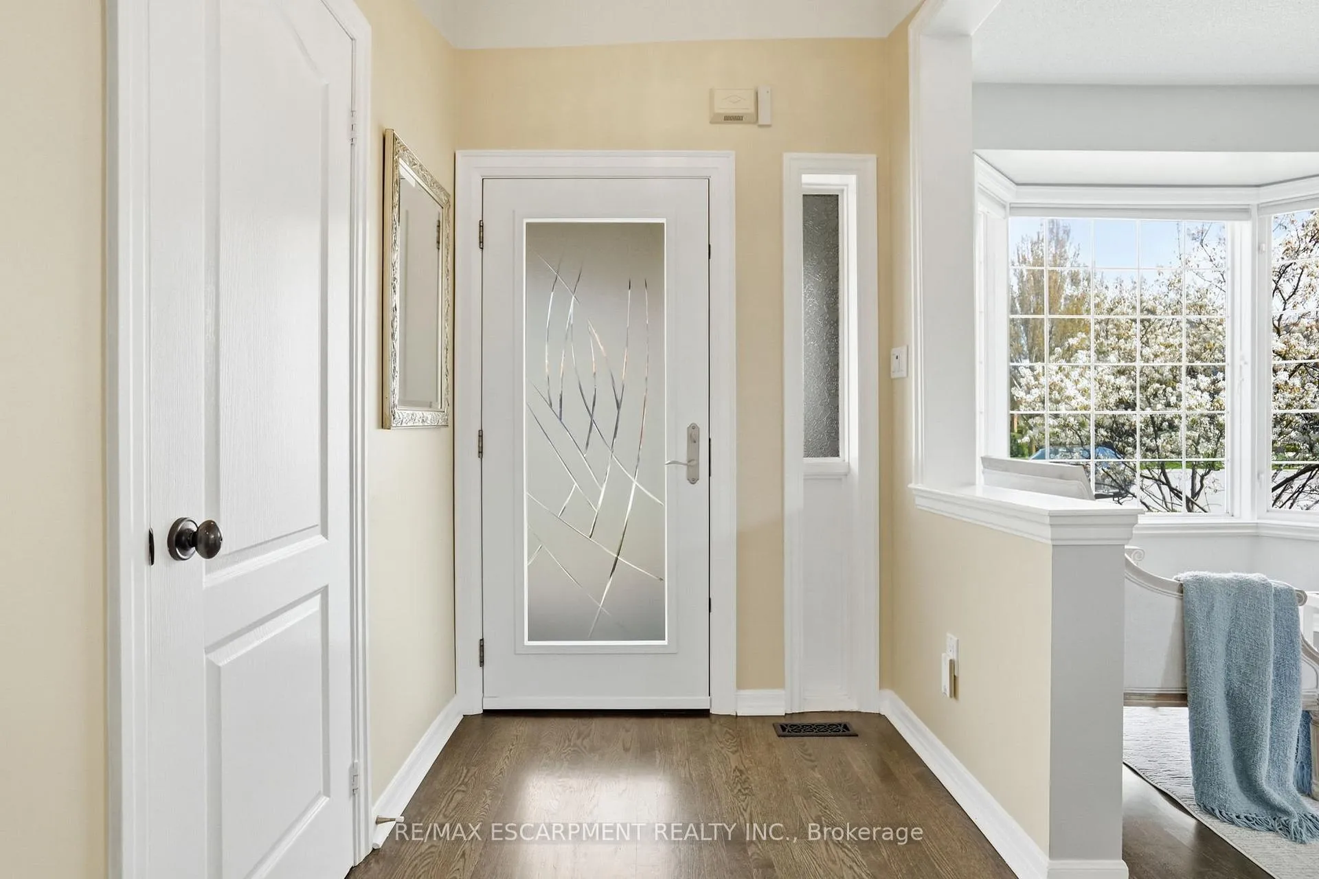Photo 4 of 2456 Pebblestone Court, Oakville, West Oak Trails — HOMEH