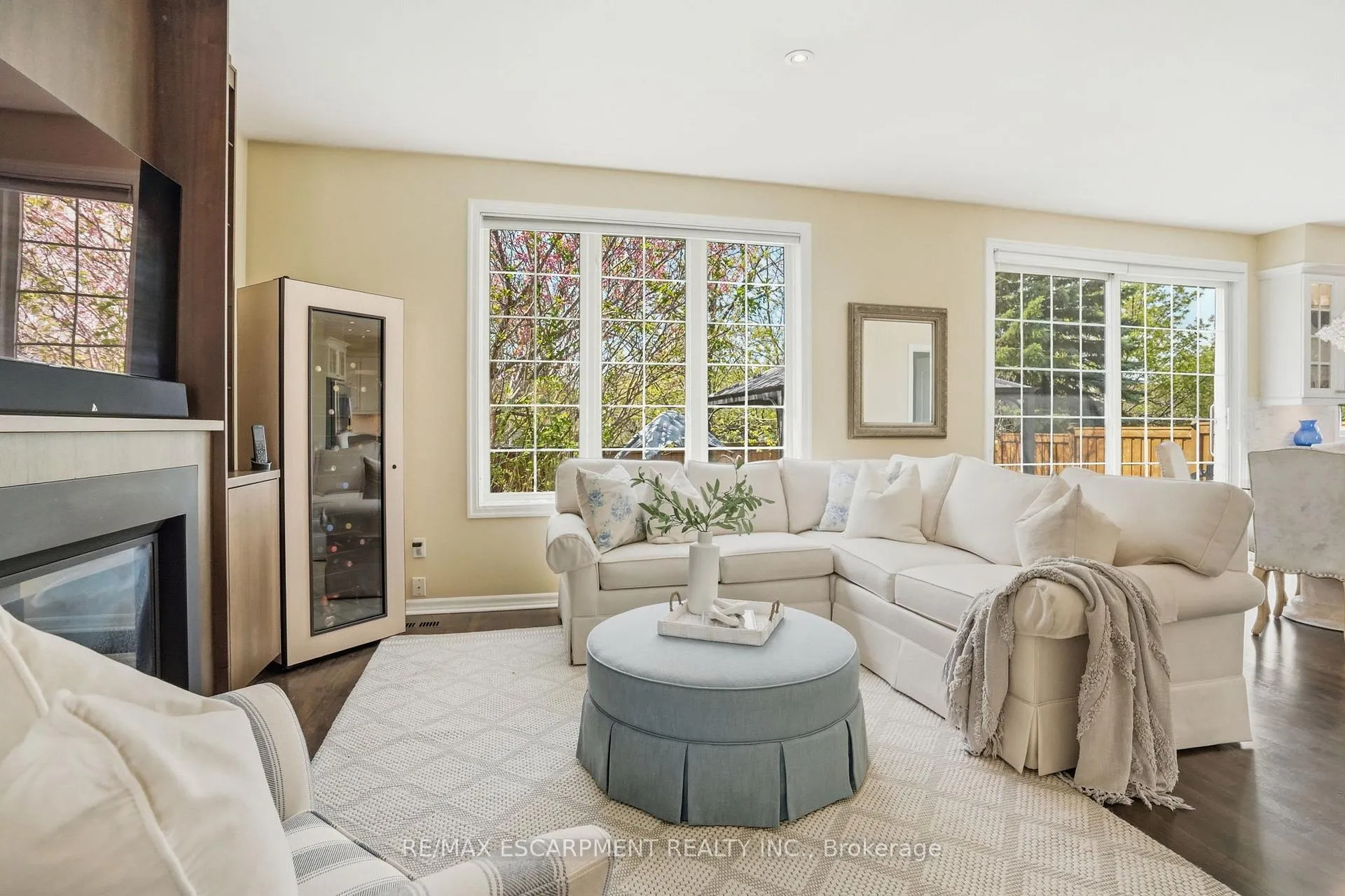Photo 10 of 2456 Pebblestone Court, Oakville, West Oak Trails — HOMEH