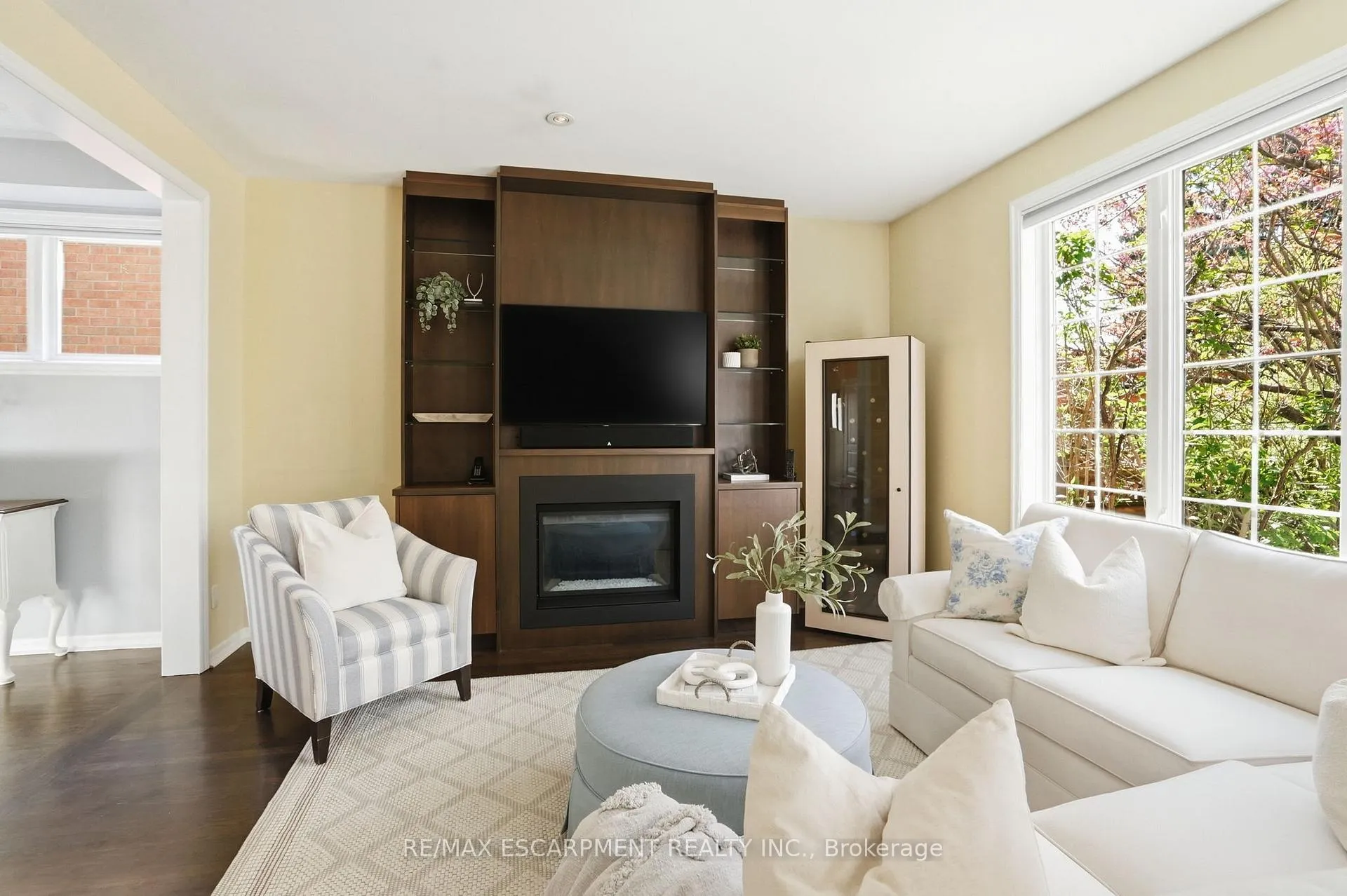 Photo 11 of 2456 Pebblestone Court, Oakville, West Oak Trails — HOMEH