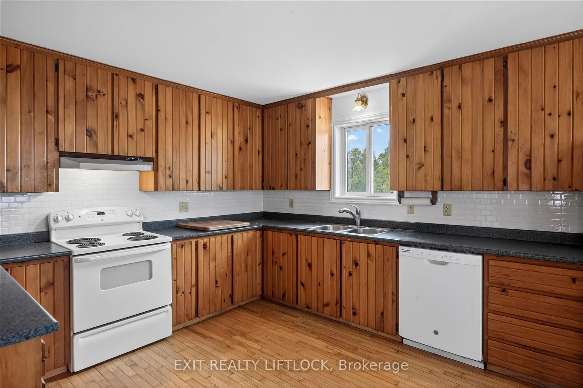 Photo 14 of 39 Third Line Rd, Douro-Dummer — HOMEH