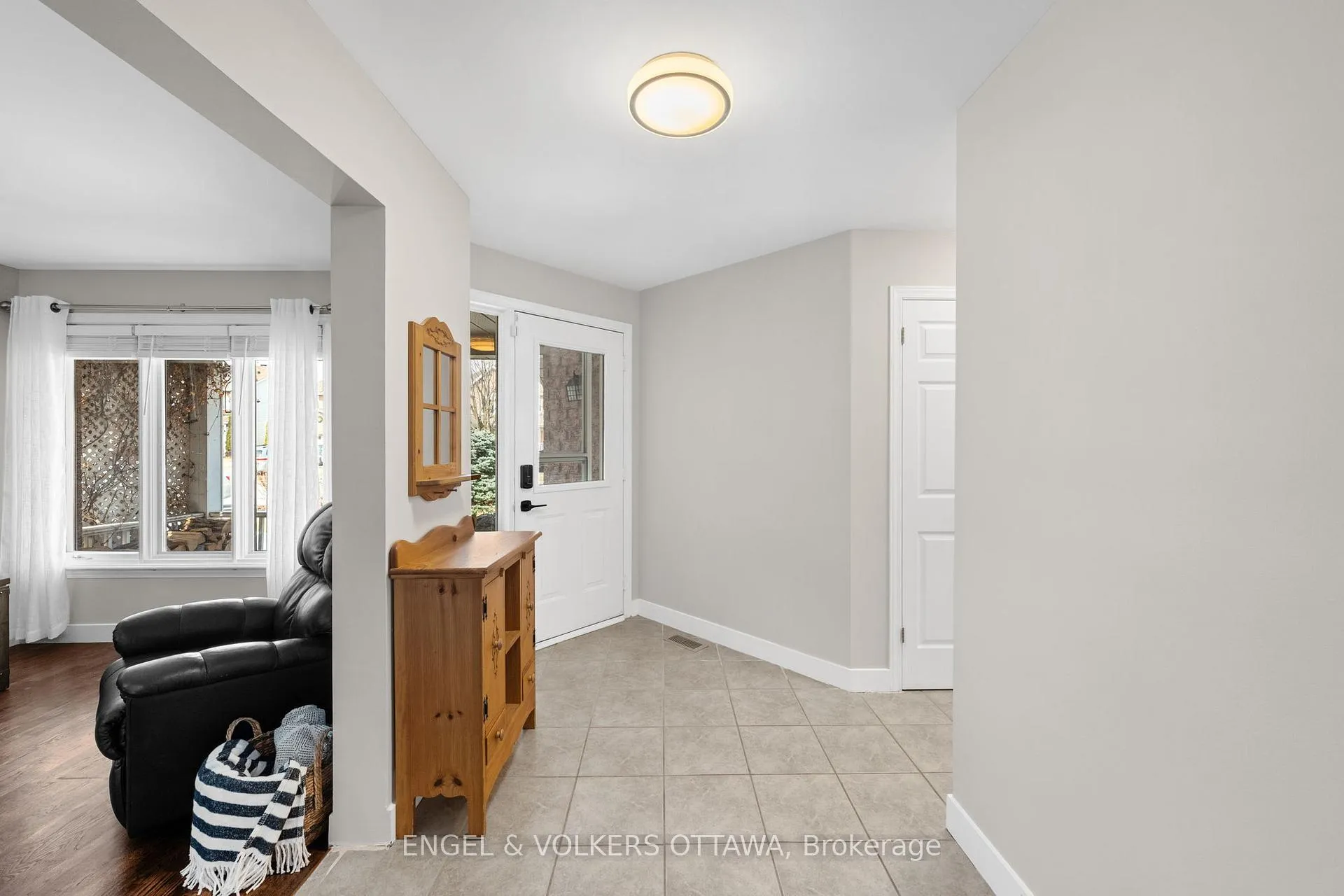 Photo 2 of 16 Mayford Avenue, Ottawa, Barrhaven East — HOMEH