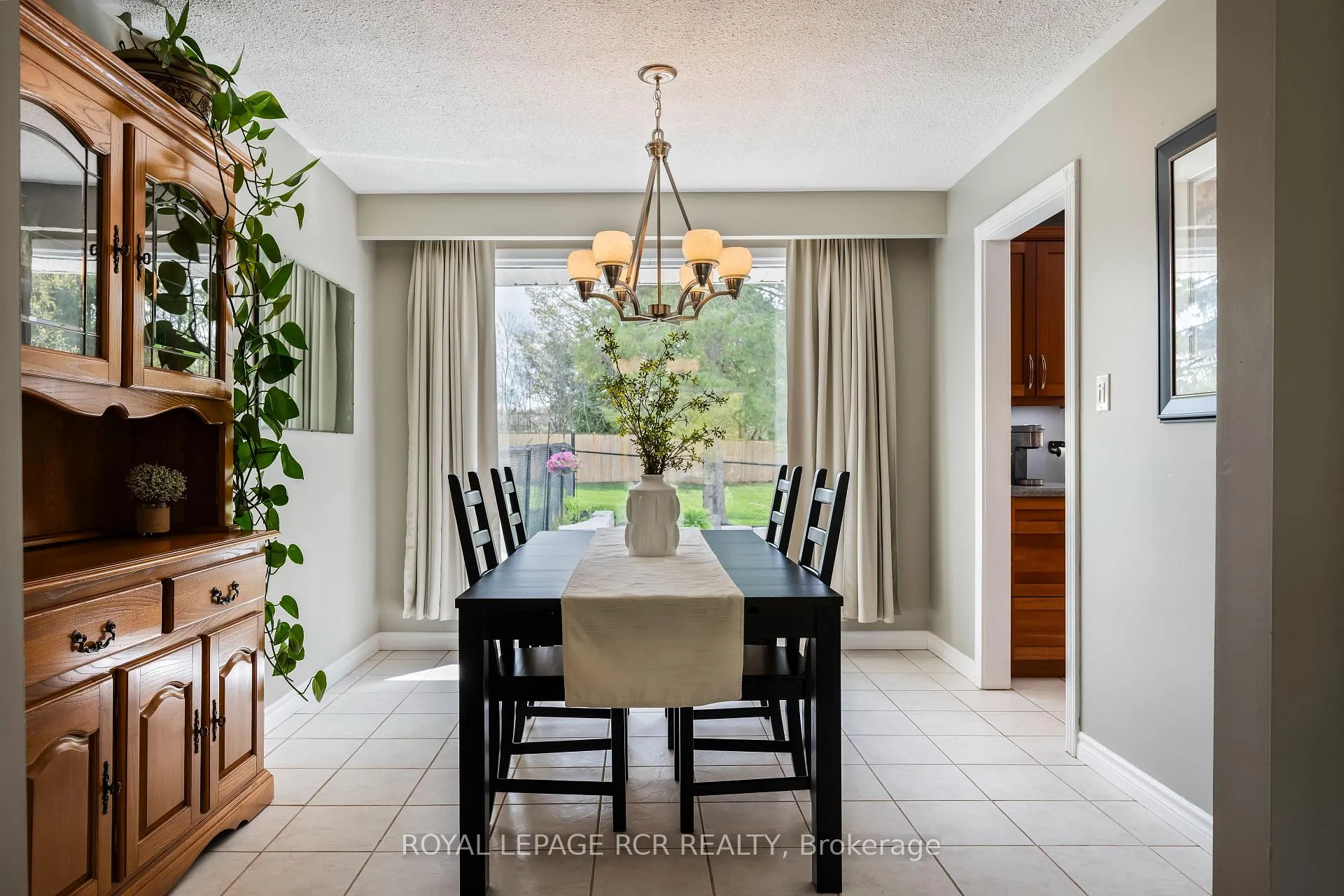 Photo 10 of 48 Glenforest Road, Orangeville — HOMEH
